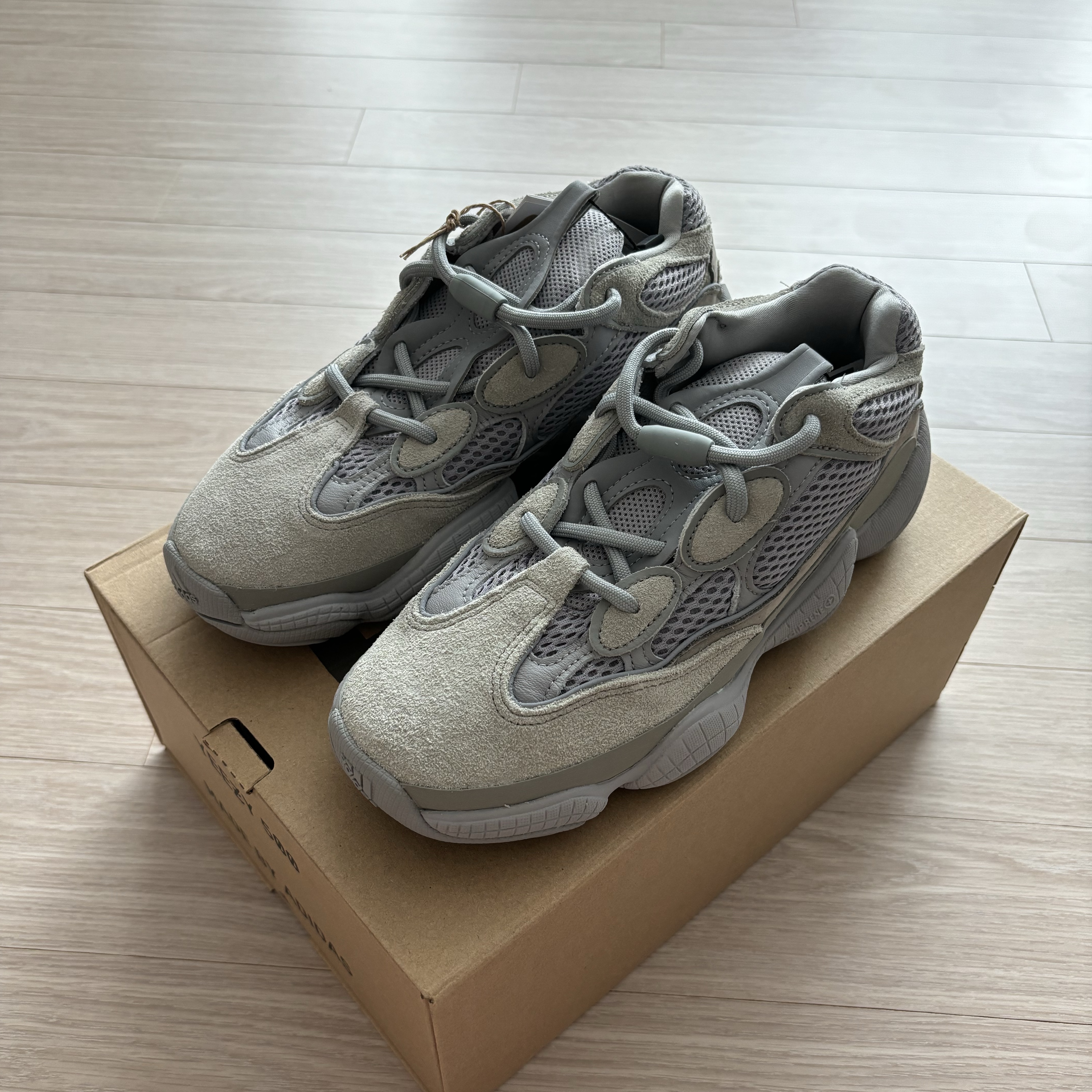Adidas Yeezy 500 Stone Salt 착용 스타일