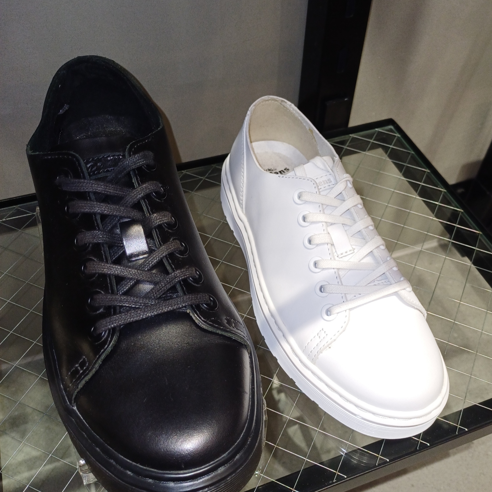 Dr. Martens Dante Black 착용 스타일 - 2