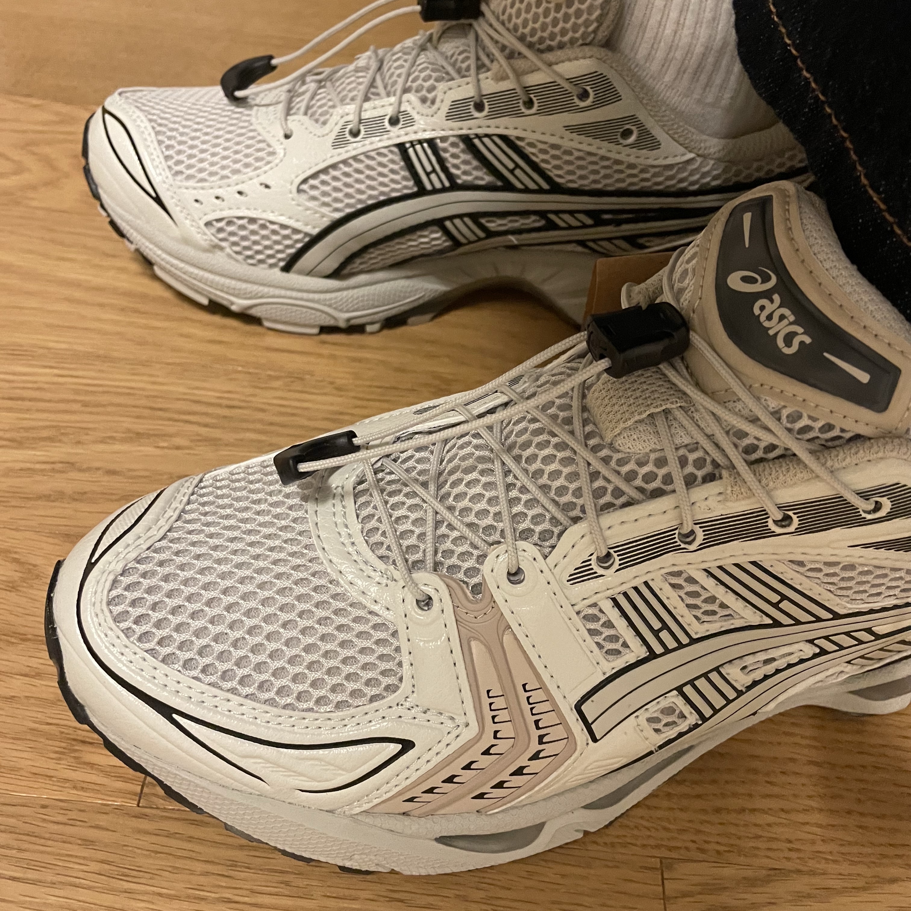 Asics Unlimited Gel-Kayano 14 Smoke Grey 착용 스타일 - 3