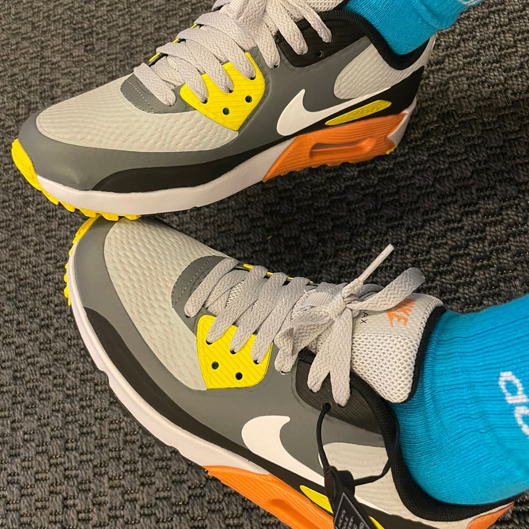 Nike Air Max 90 G Smoke Grey 착용 스타일 - 2