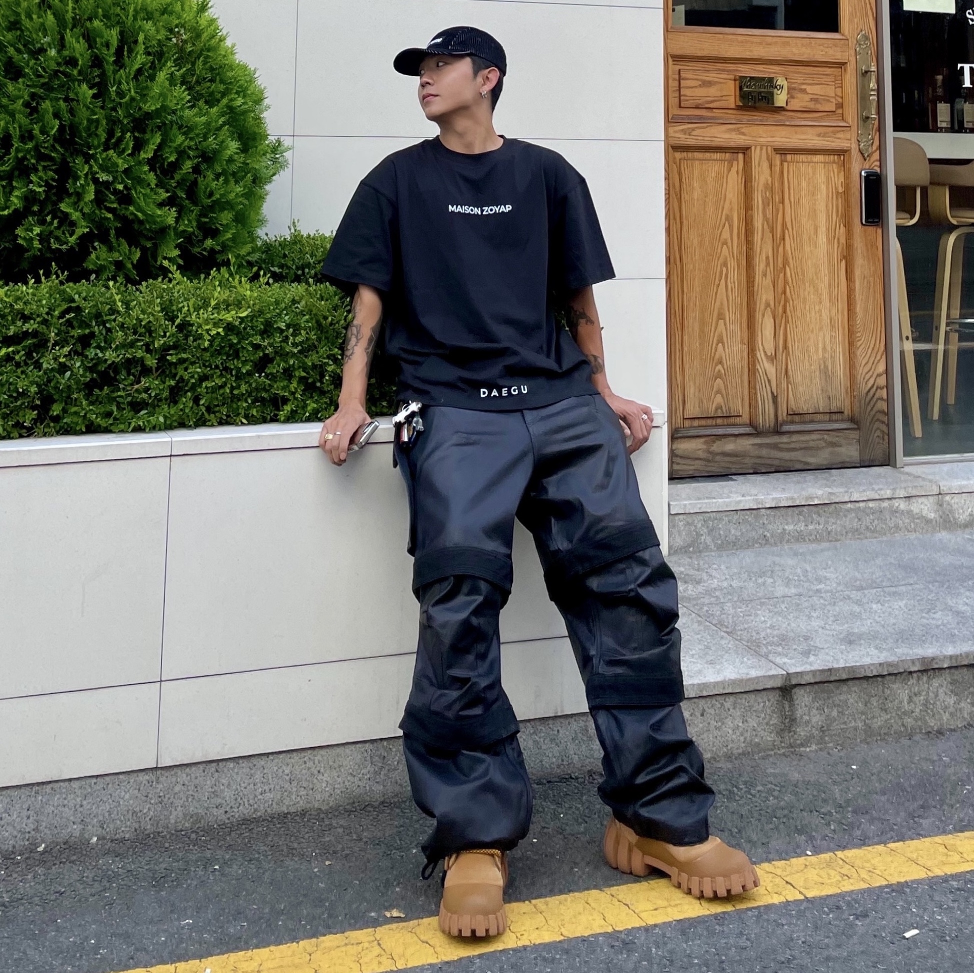 Farfromwhat Far Layered Work Pants Coated Black 착용 스타일