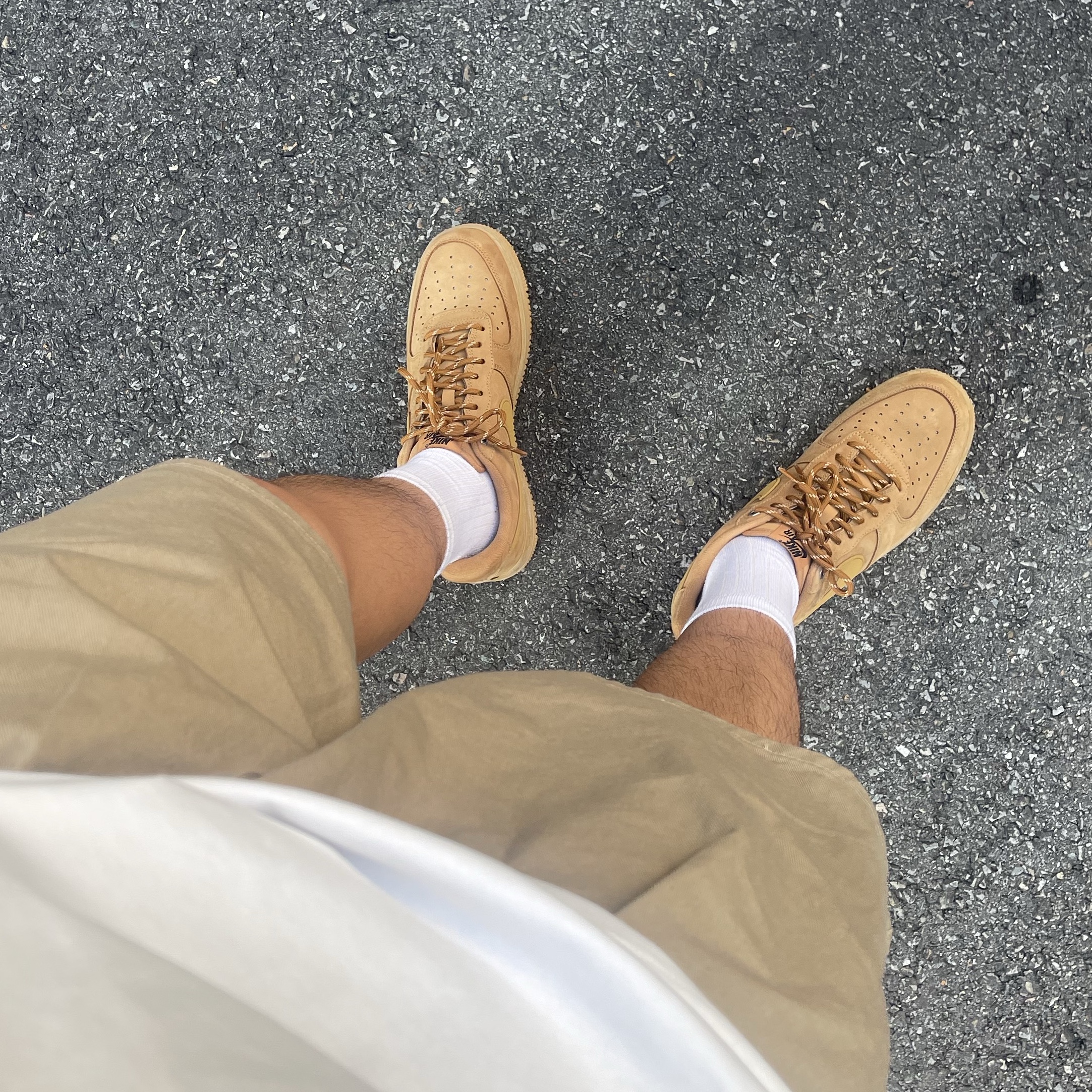 Nike Air Force 1 '07 WB Flax 착용 스타일