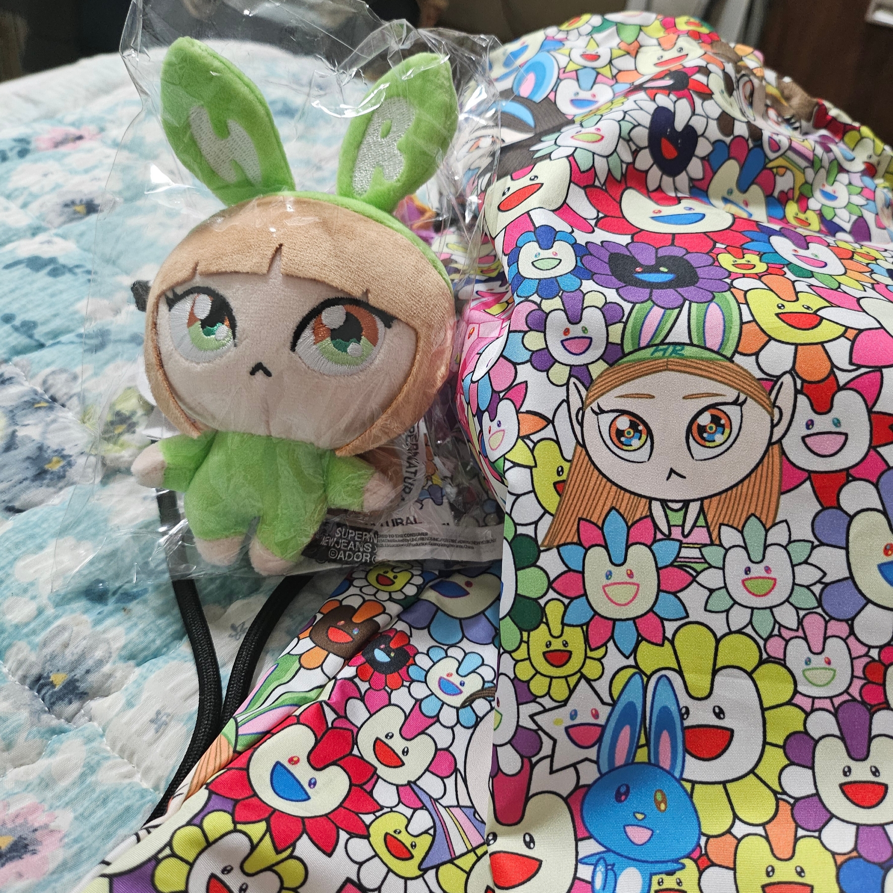 NewJeans x Murakami Plush Keyring Haerin 착용 스타일