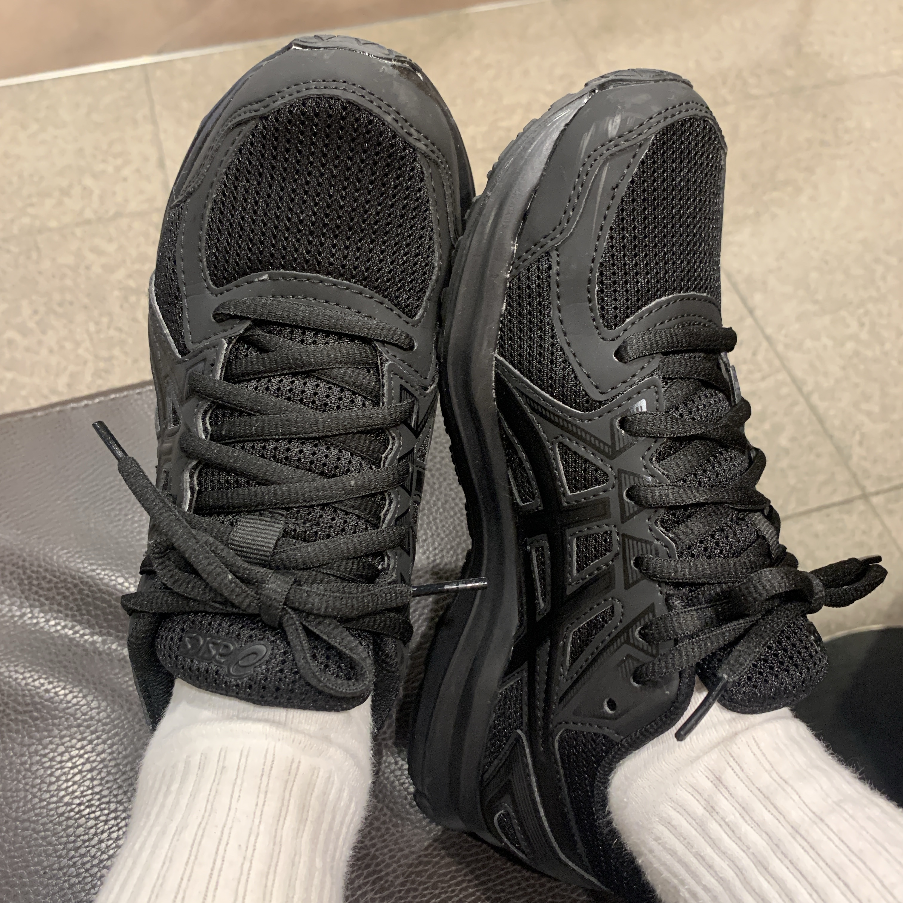 Asics Jog 100 2 Black - 4E Extra Wide 착용 스타일