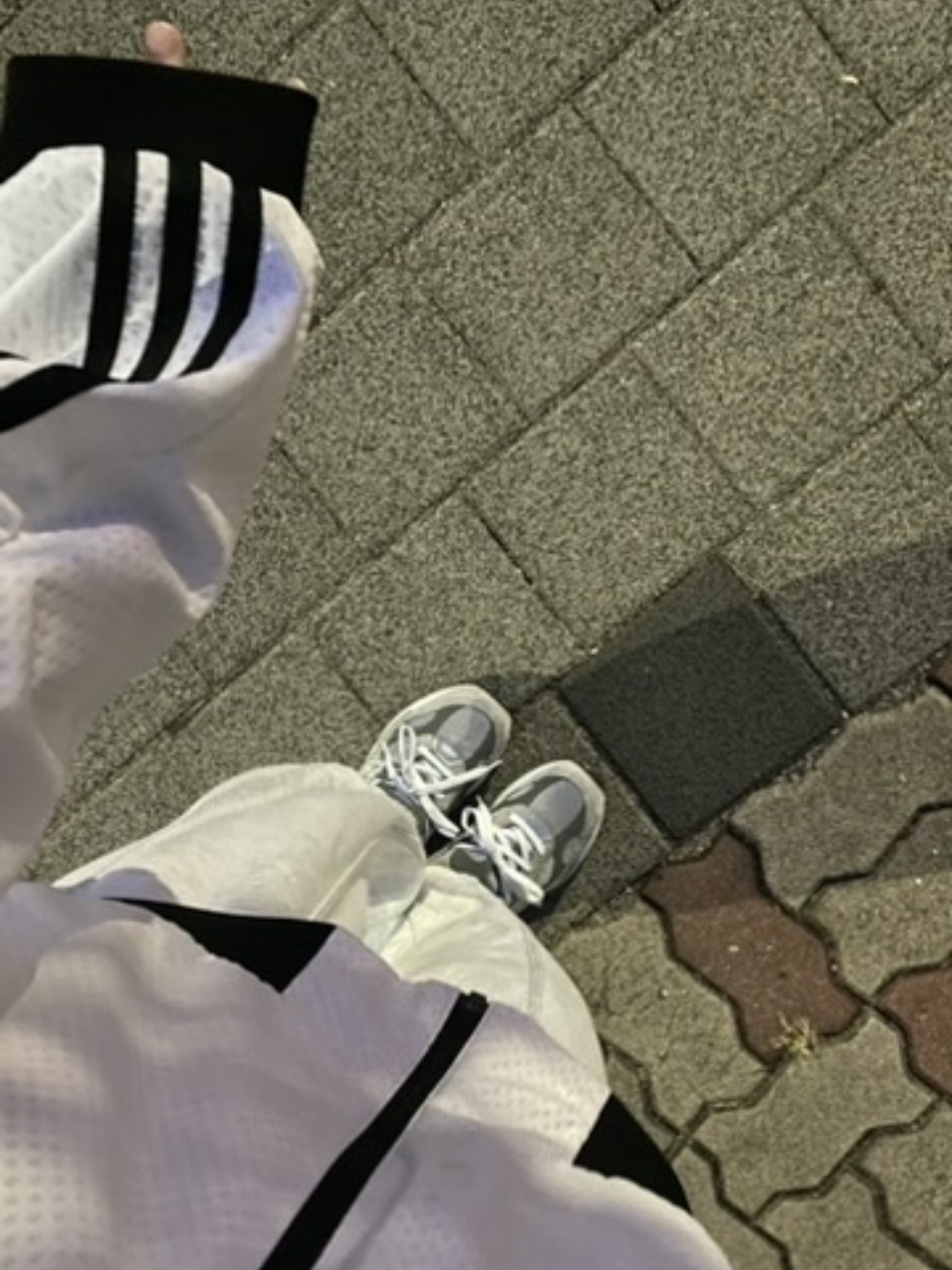 New Balance 992 Made in USA Grey - D Standard, Adidas Adicolor Classic Waffle Beckenbauer Track Jacket Wonder White - US Sizing 착용 스타일