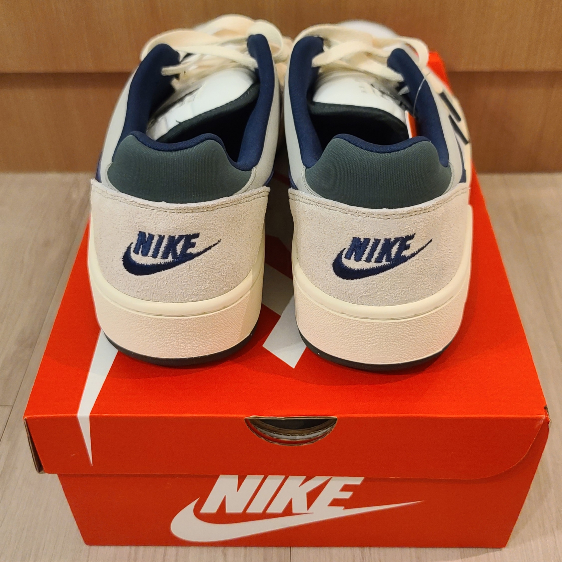 Nike Full Force Low White Light Iron Ore 착용 스타일 - 3