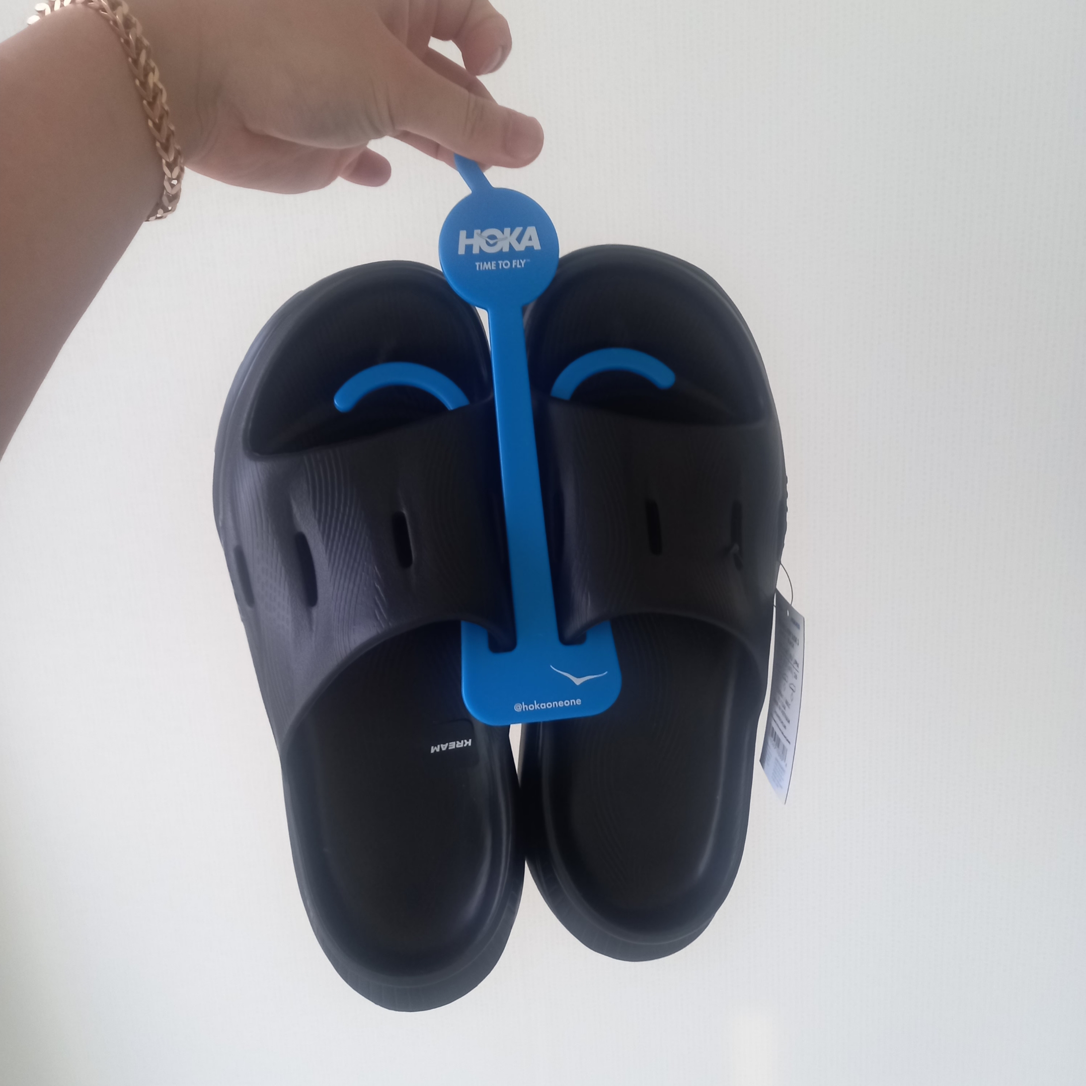 Hoka Ora Recovery Slide 3 Black, Nike x Stussy Shorts Black (FJ9167-010) 착용 스타일 - 2