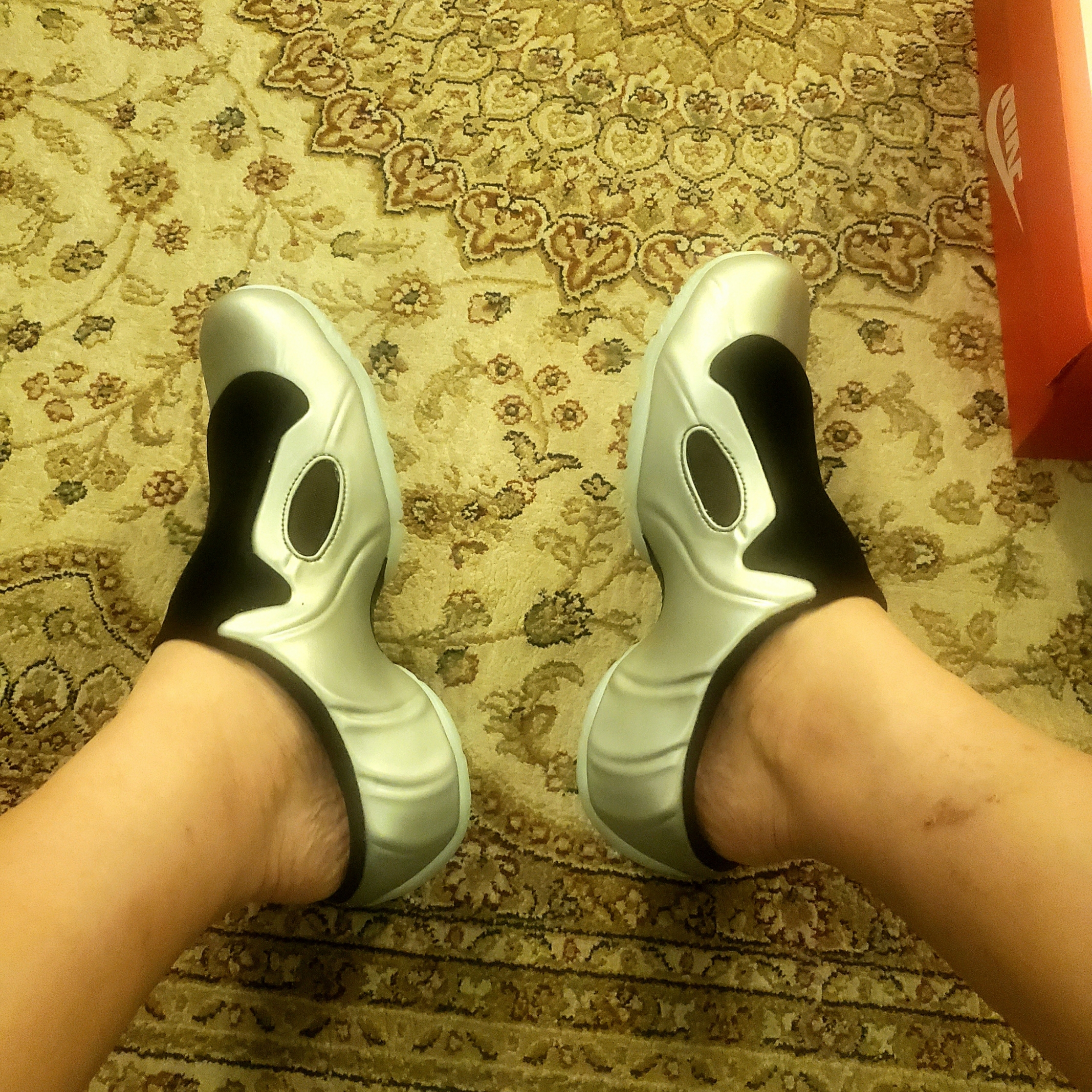 Nike Clogposite Chrome and Black 착용 스타일 - 3