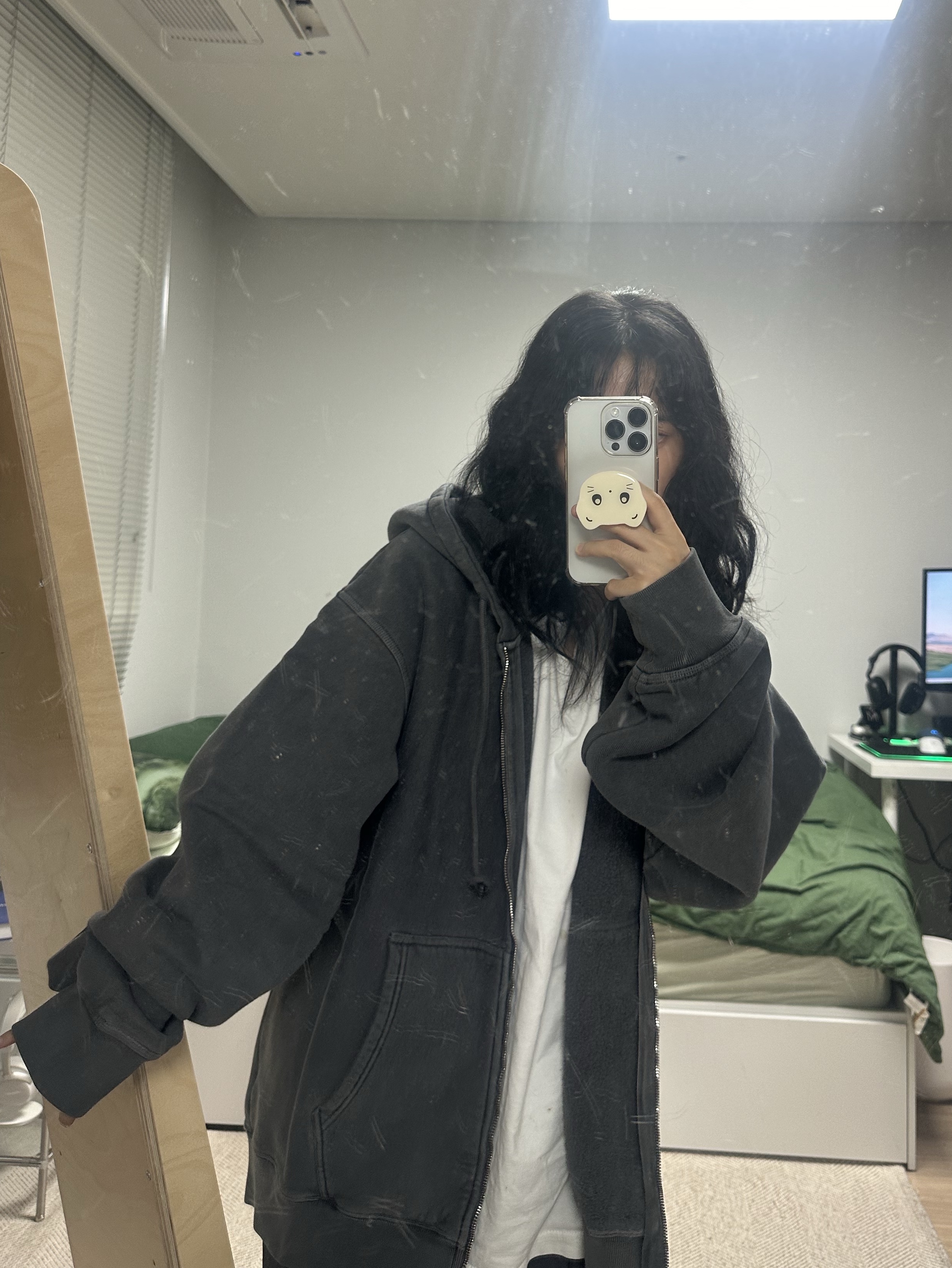 Stussy Buana Pigment Dyed Zip Hoodie Black 착용 스타일 - 2