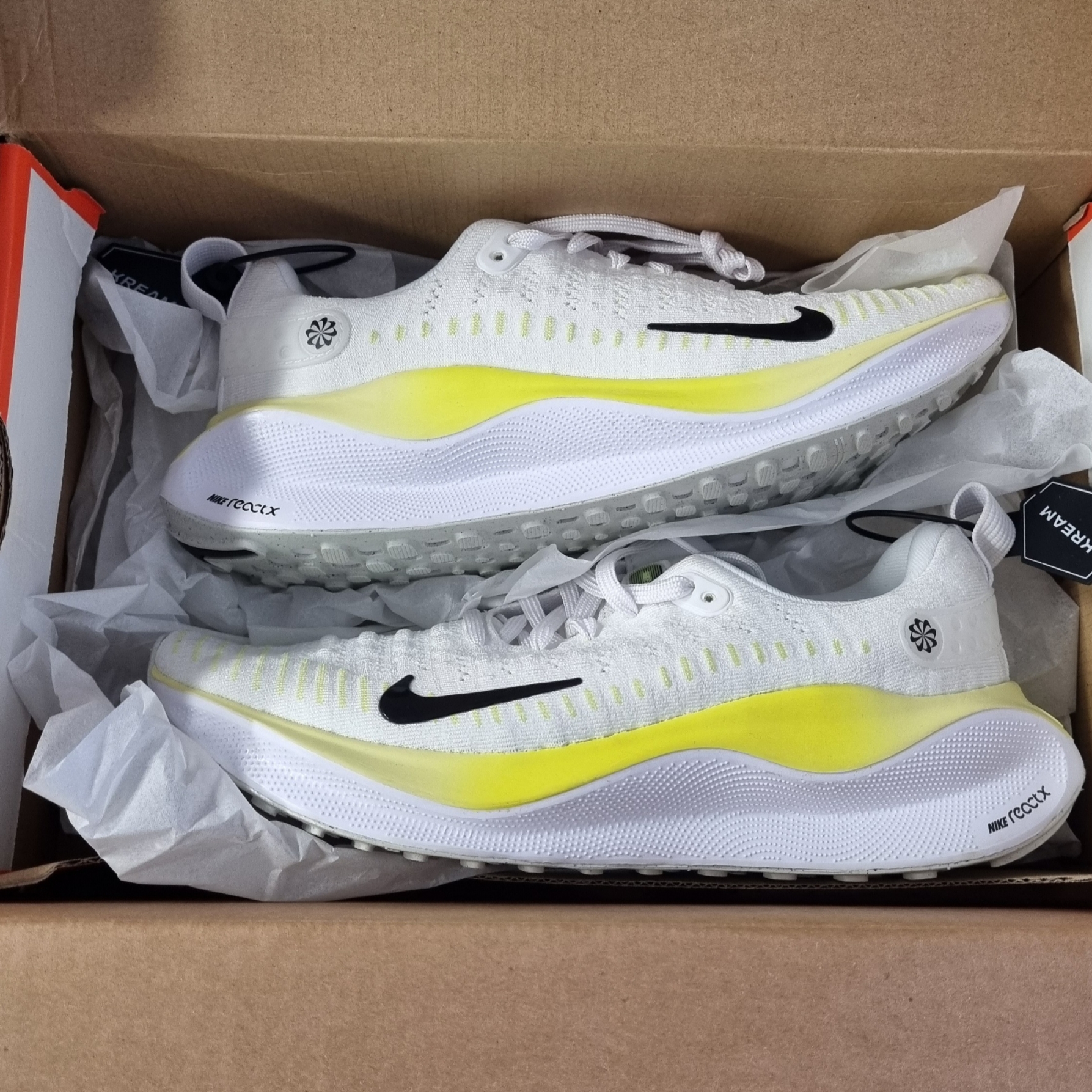 Nike ReactX Infinity Run 4 White Light Lemon Twist 착용 스타일
