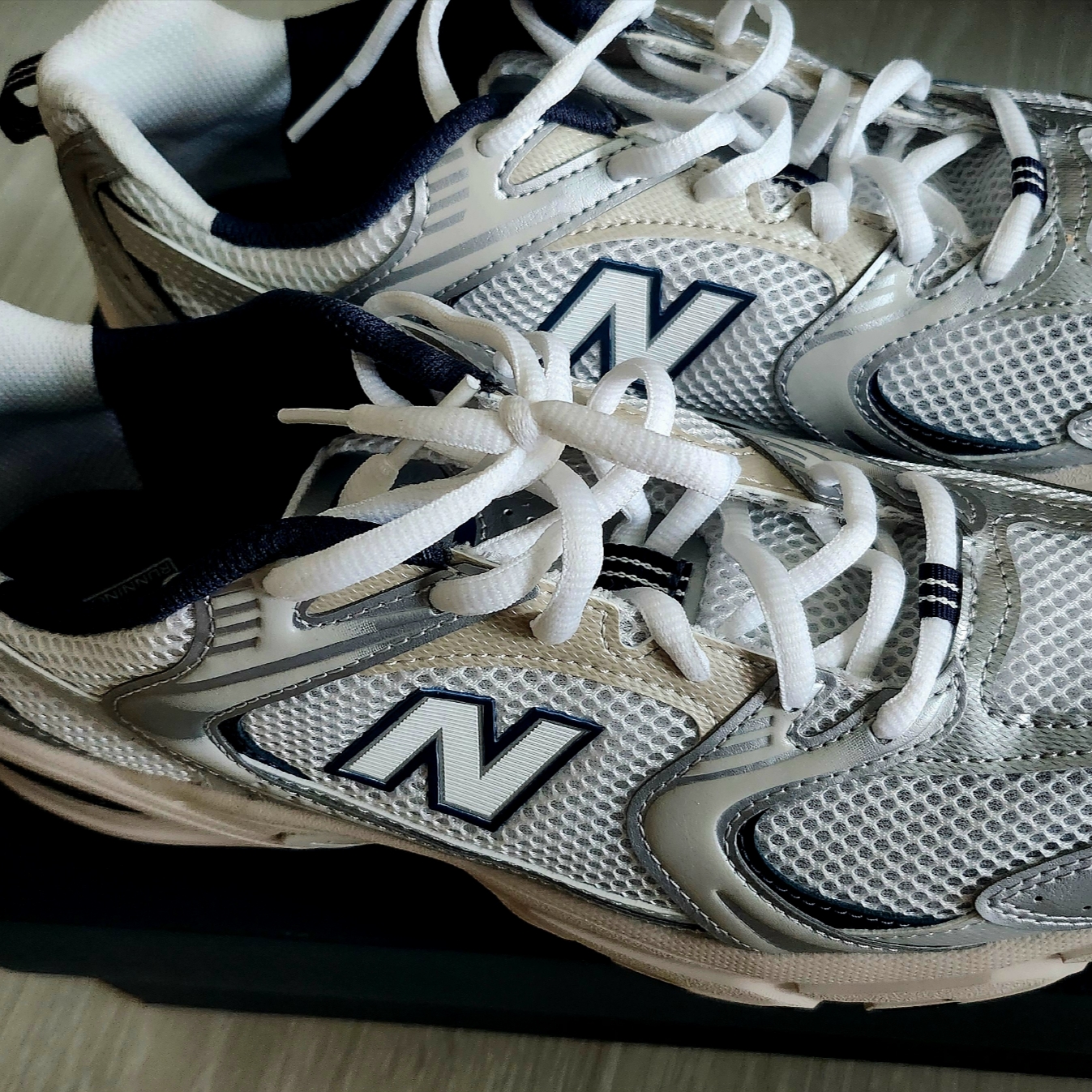 New Balance 530 Steel Grey 착용 스타일