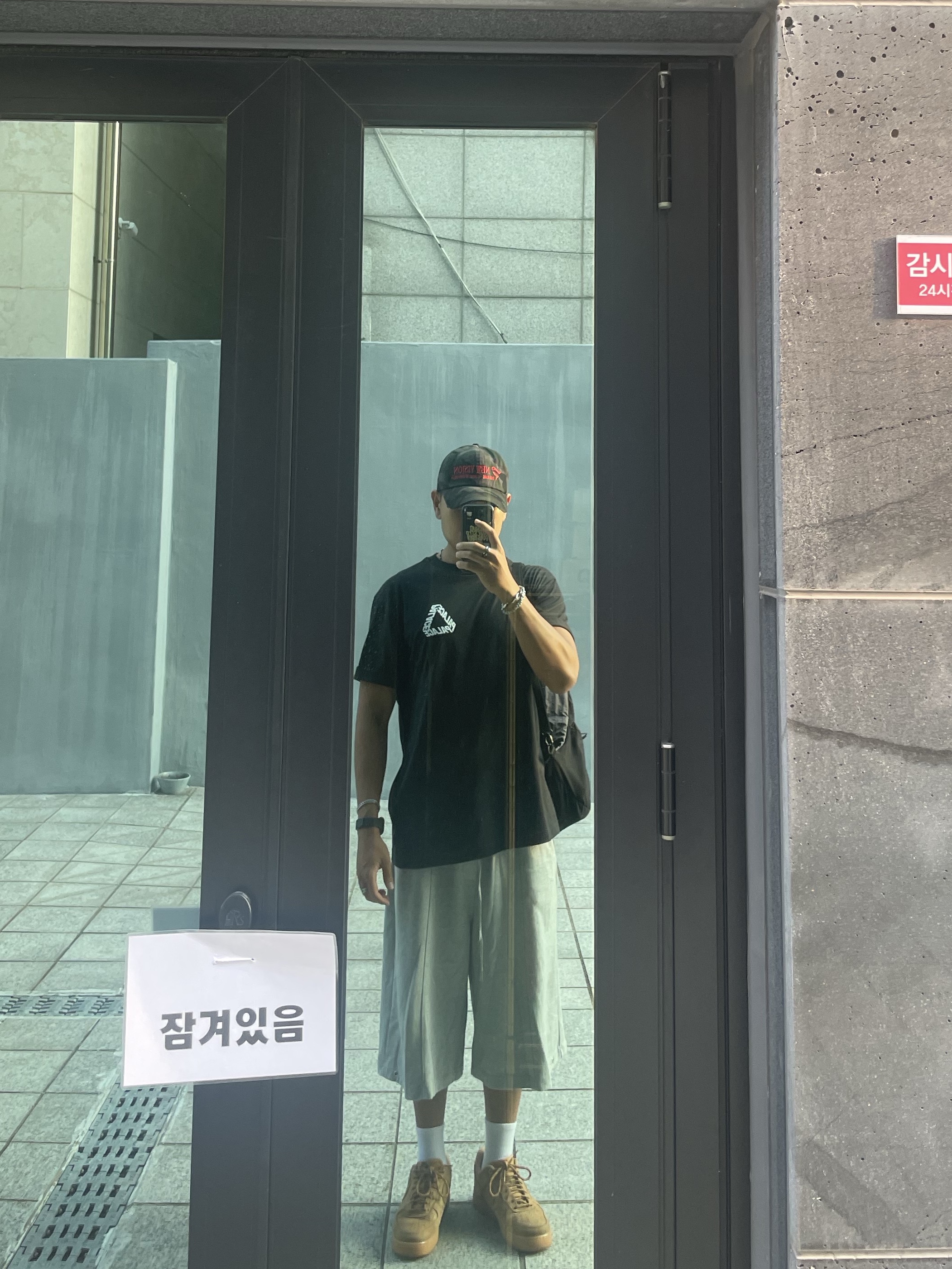 Palace Baked P-3 T-Shirt Black - 24SS, Nike Air Force 1 '07 WB Flax 착용 스타일