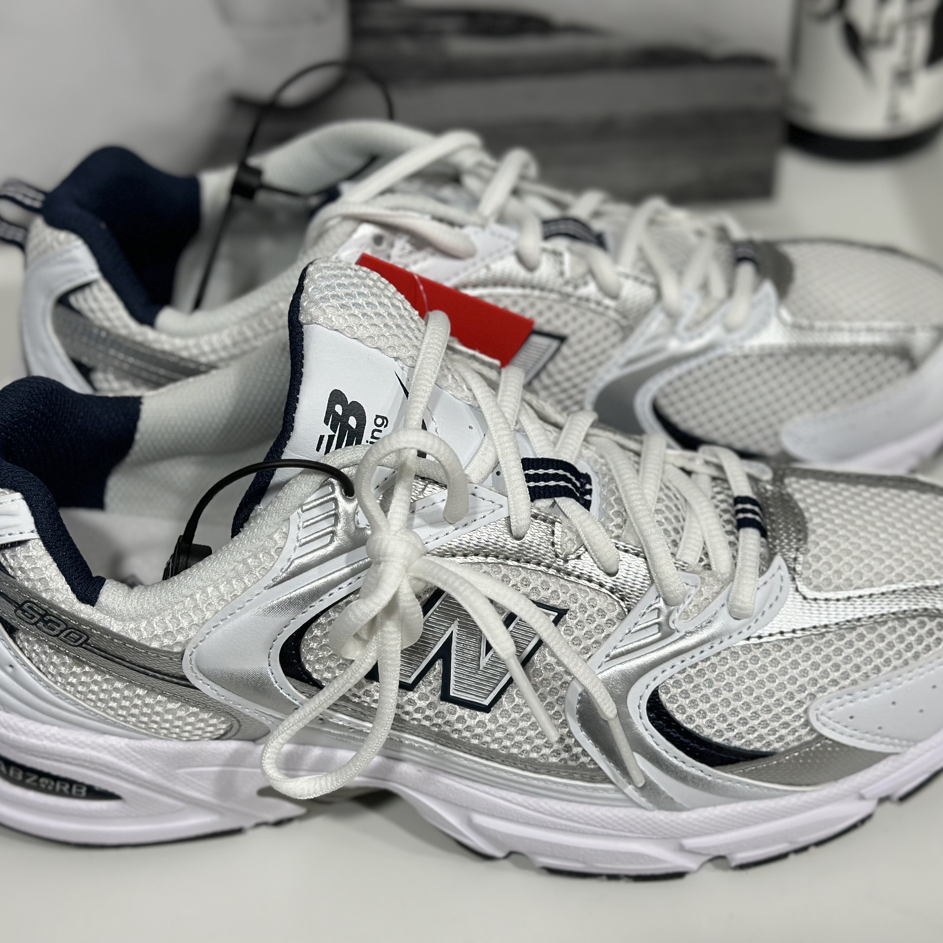 New Balance 530 White 착용 스타일 - 2