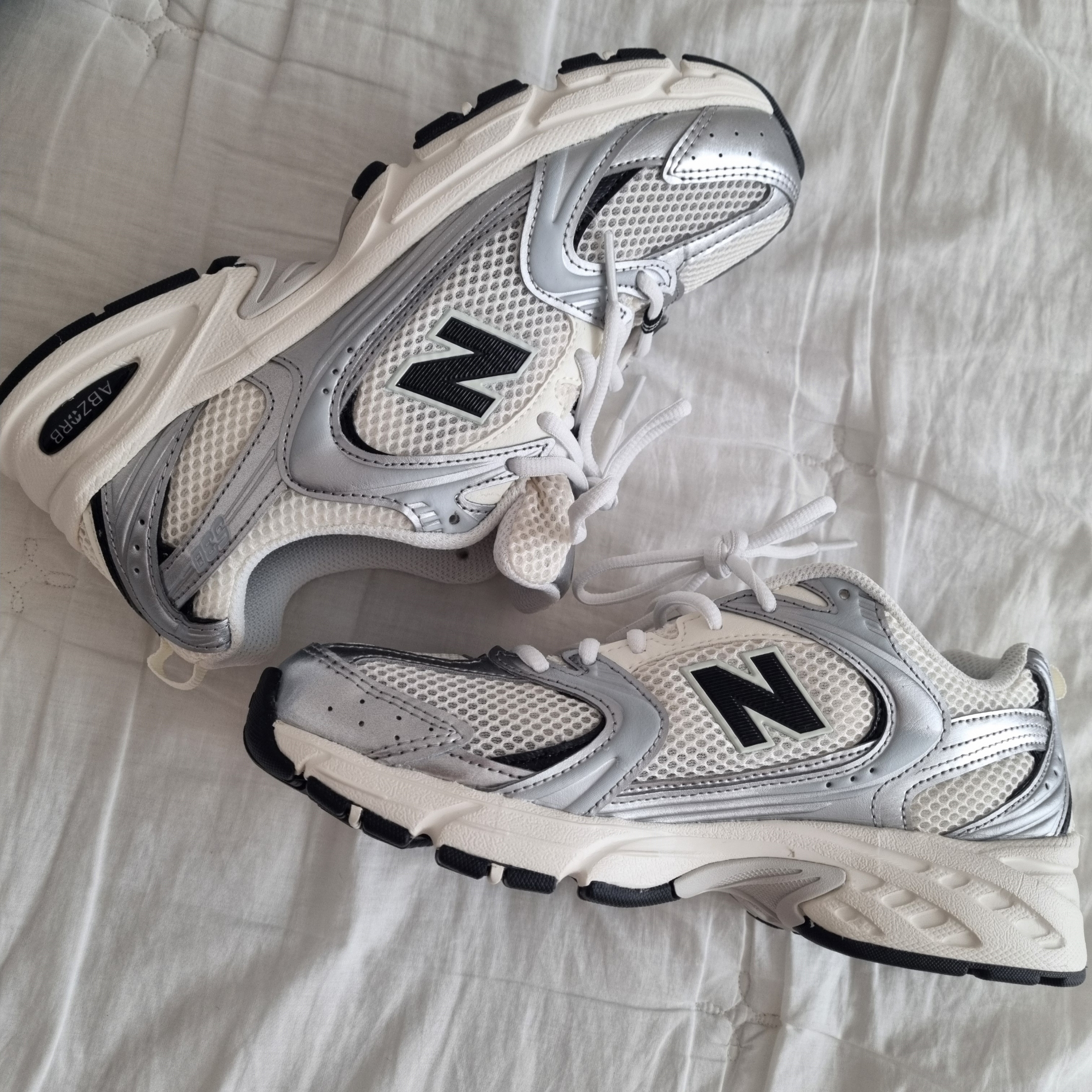 New Balance 530 Angora Cream Silver, New Balance 530 Steel Grey 착용 스타일
