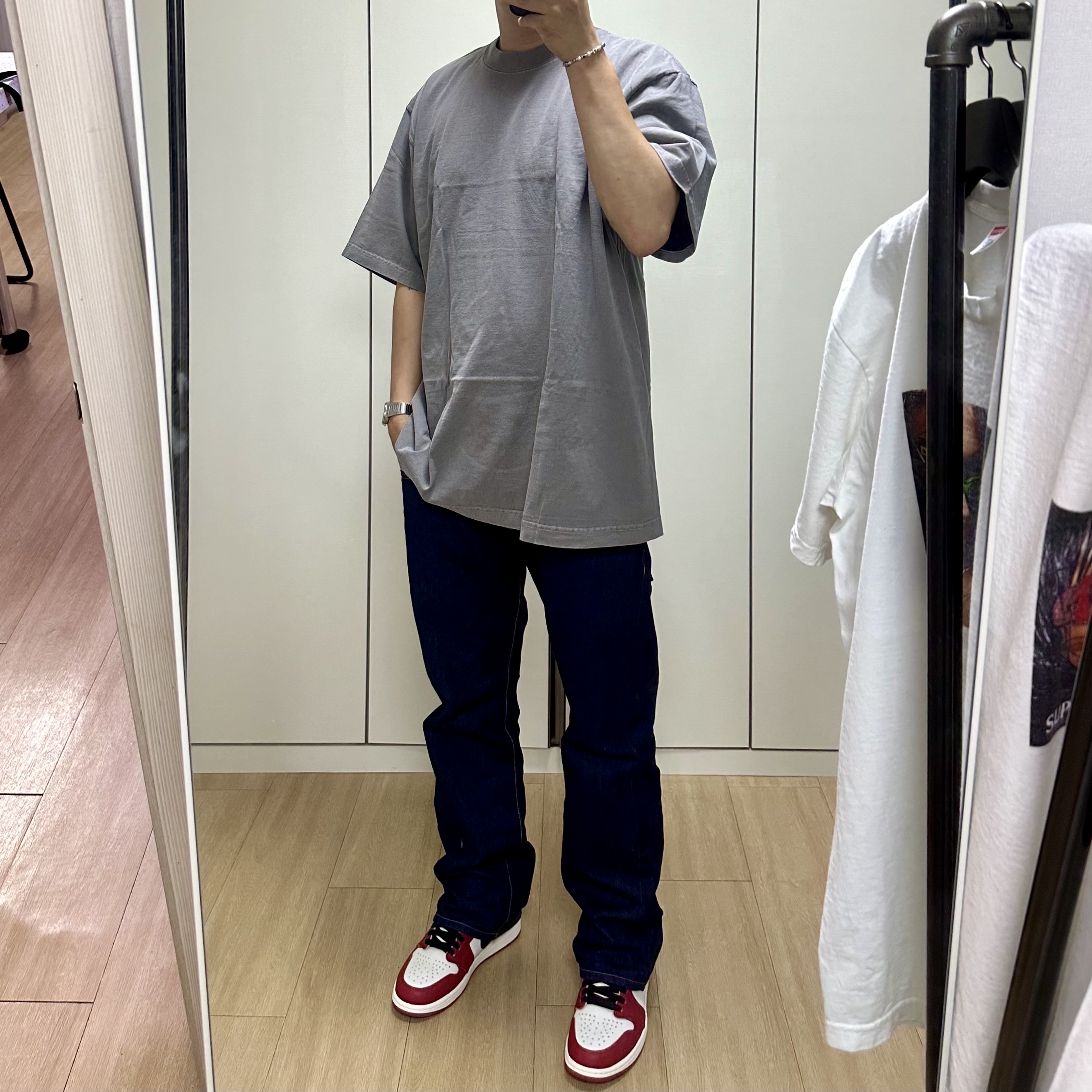 Jordan 1 Retro High OG Chicago 2022, Supreme Eyewear T-Shirt White - 23SS 착용 스타일 - 2