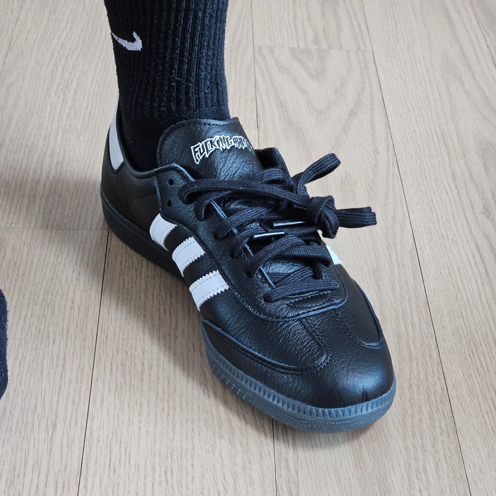 Adidas x Fucking Awesome Samba Core Black 착용 스타일 - 3