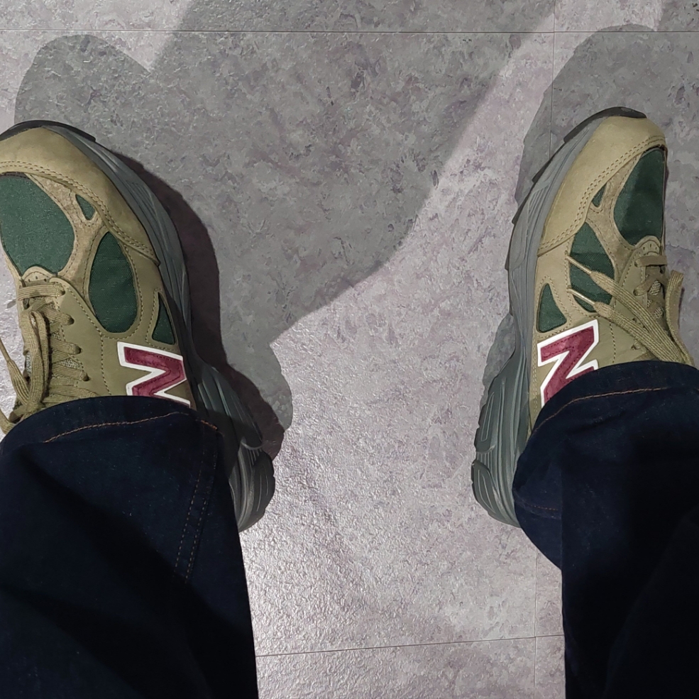 New Balance 990v3 Made in USA Green Purple 착용 스타일 - 2