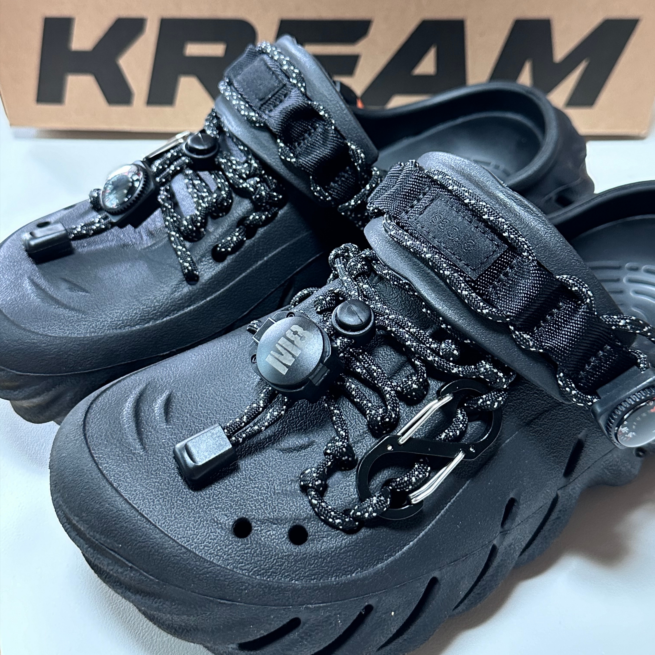 Crocs Echo Clog Black 착용 스타일 - 1