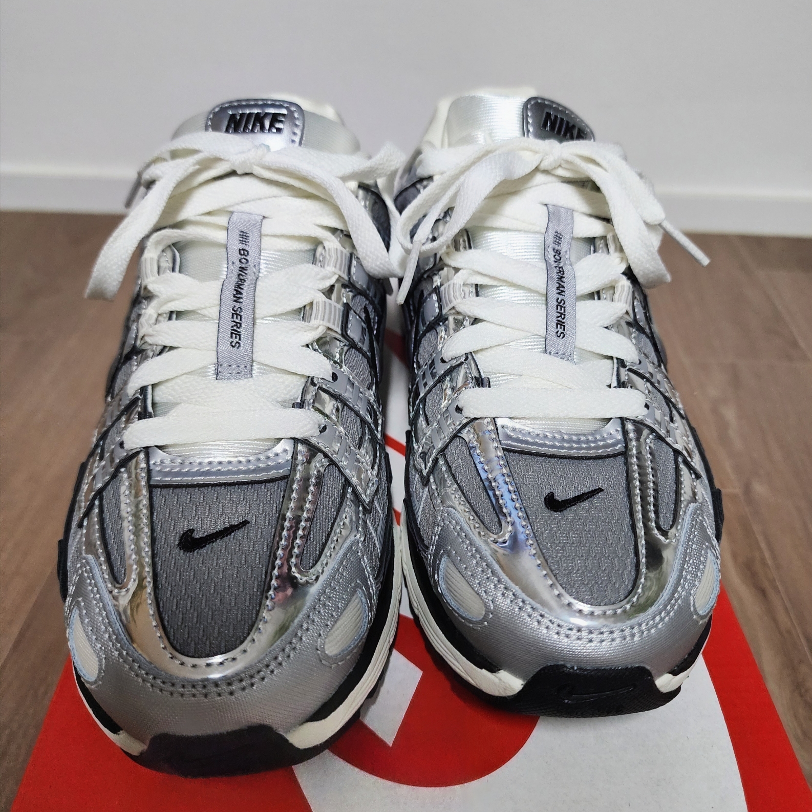 Nike P-6000 Metallic Silver 착용 스타일 - 1