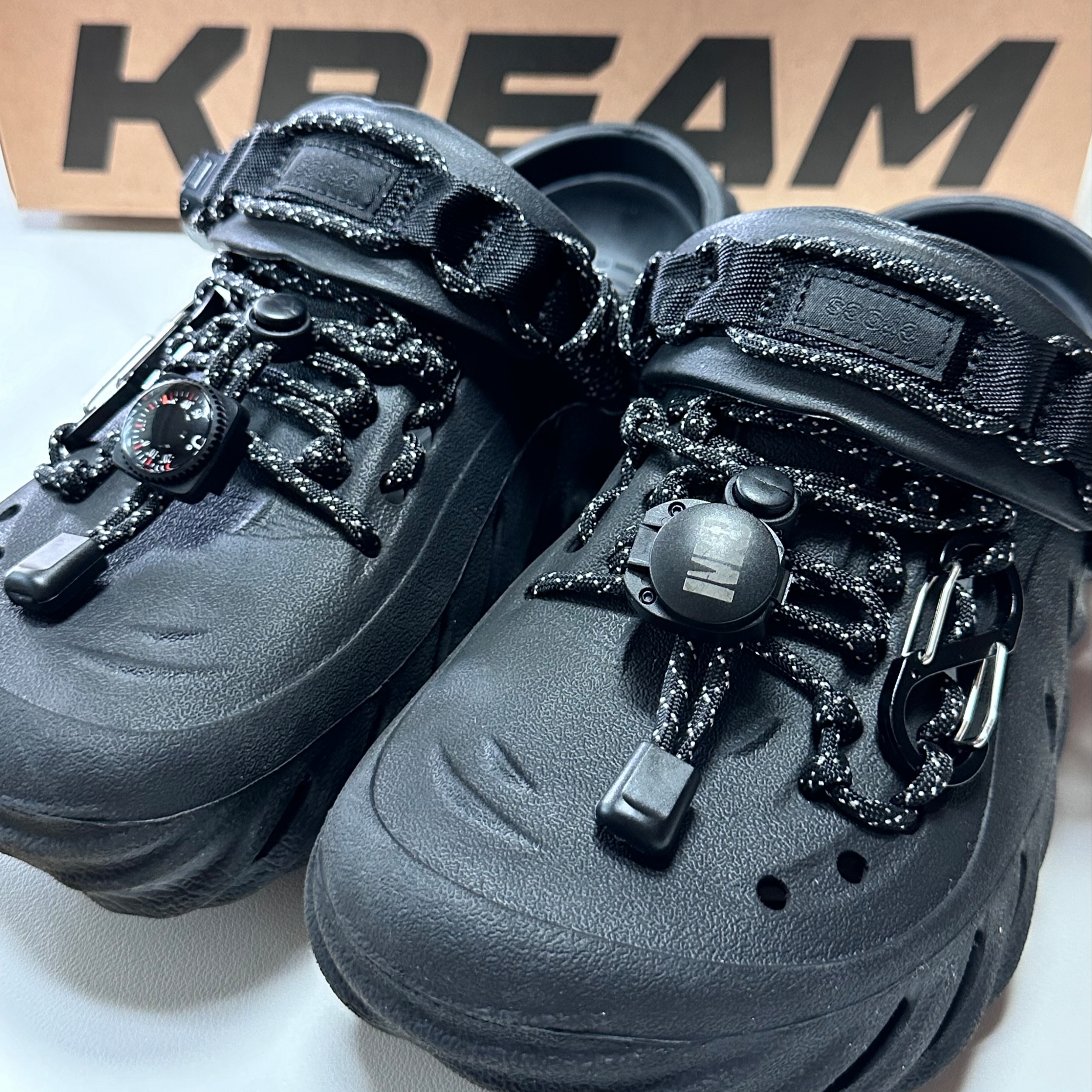 Crocs Echo Clog Black 착용 스타일 - 2