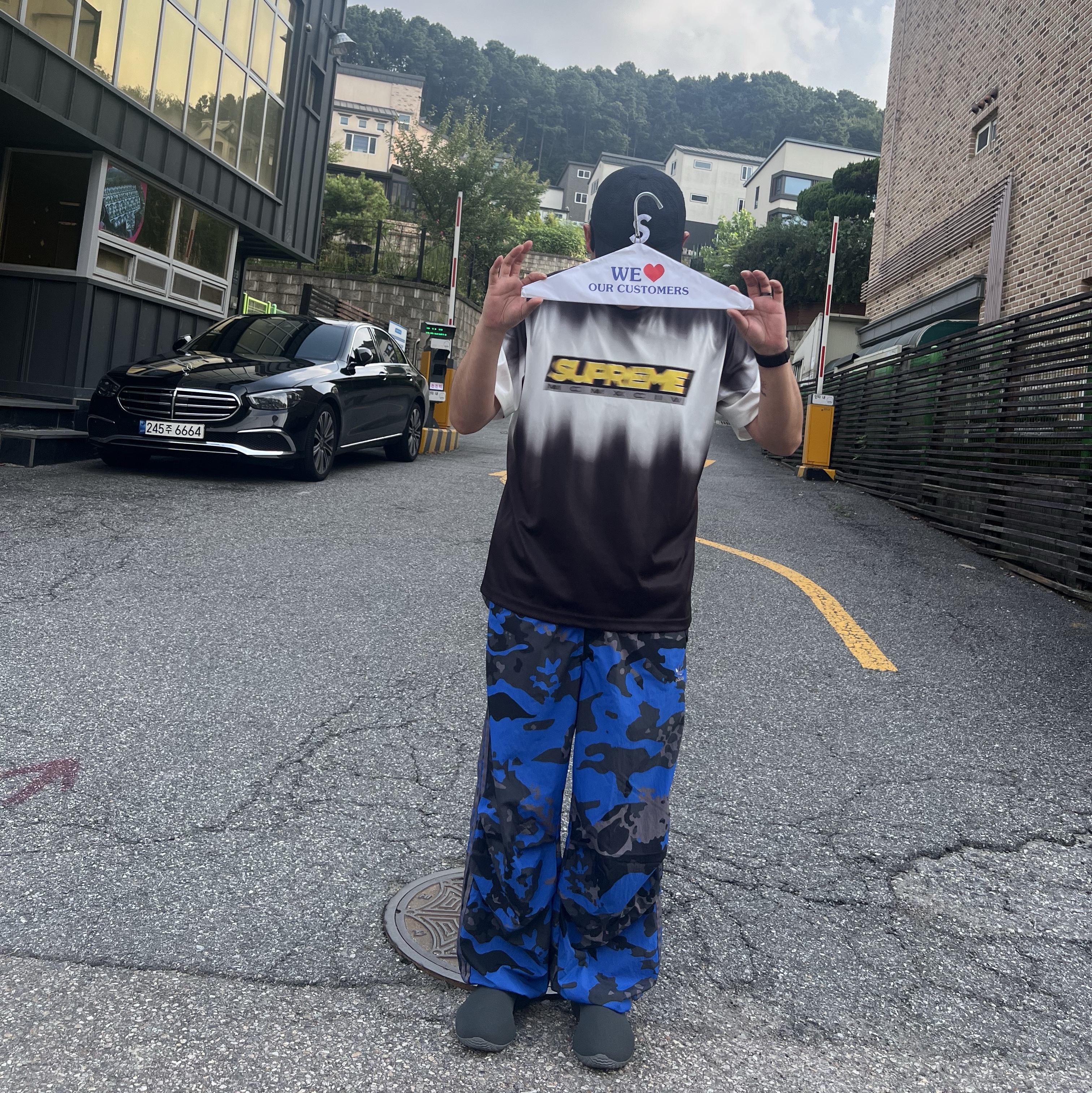 Adidas Camo Parachute Pants Black Trace Grey - KR Sizing, Supreme Boucle Zip Up Shirt Blue - 24FW 착용 스타일 - 2