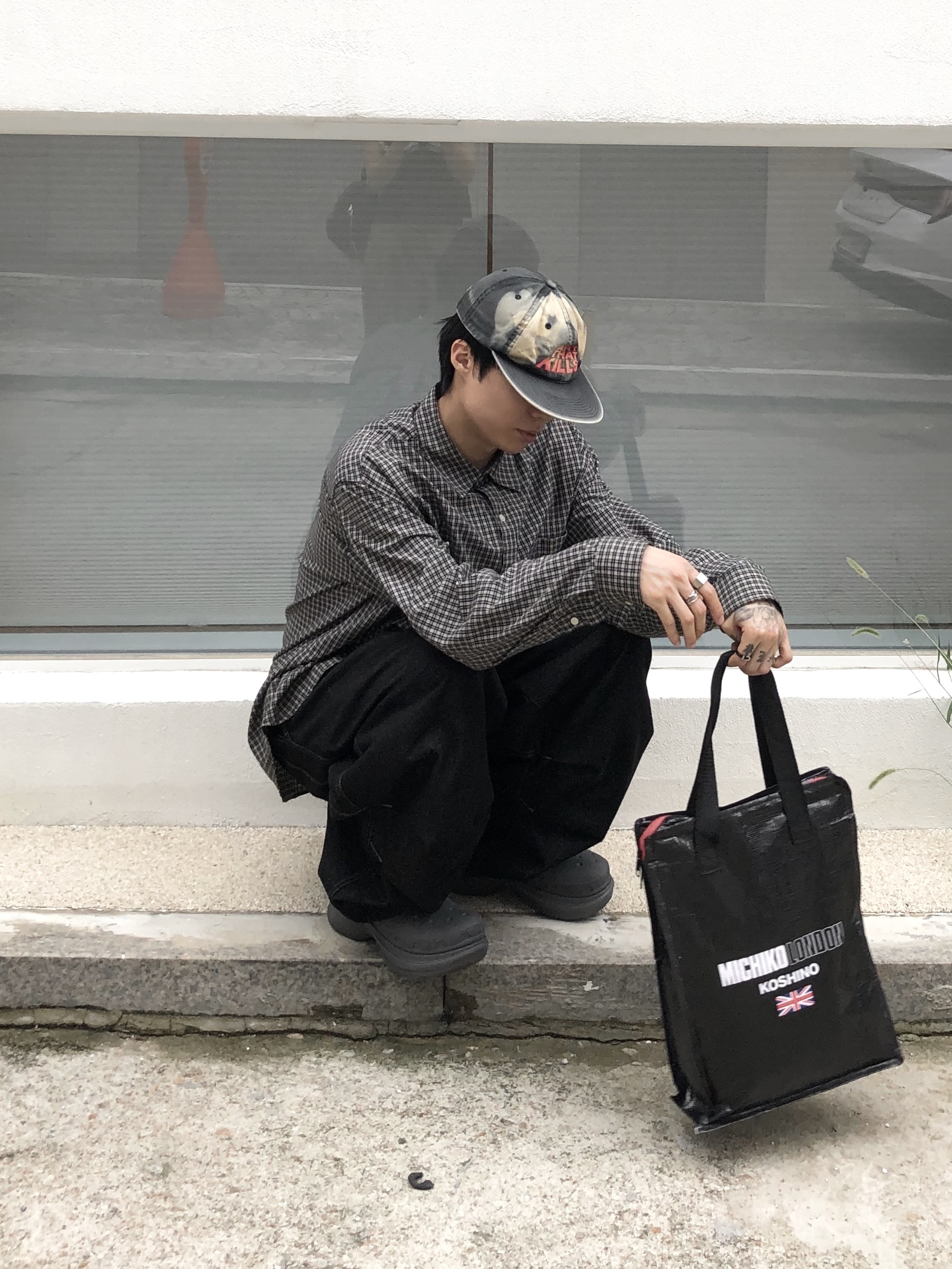 Gallery Dept. ATK Sun Faded Cap Sun Faded Black, Balenciaga x Crocs Rubber Boot Black 착용 스타일 - 4