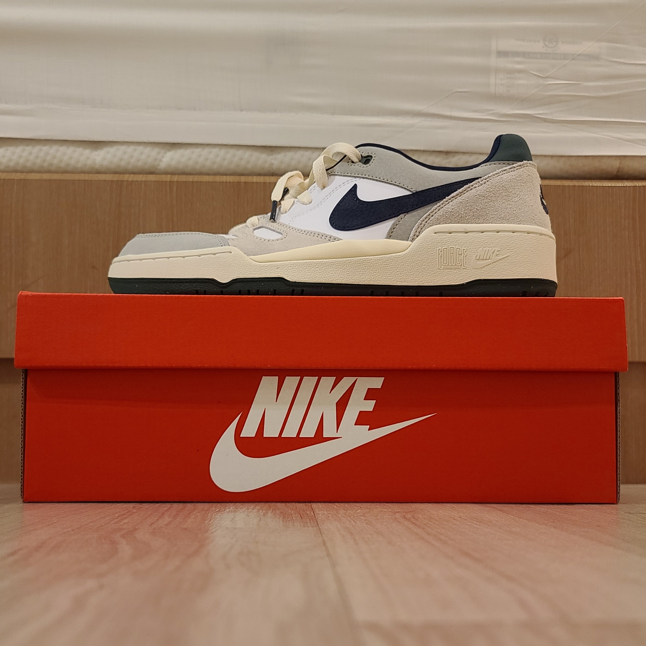 Nike Full Force Low White Light Iron Ore 착용 스타일 - 1