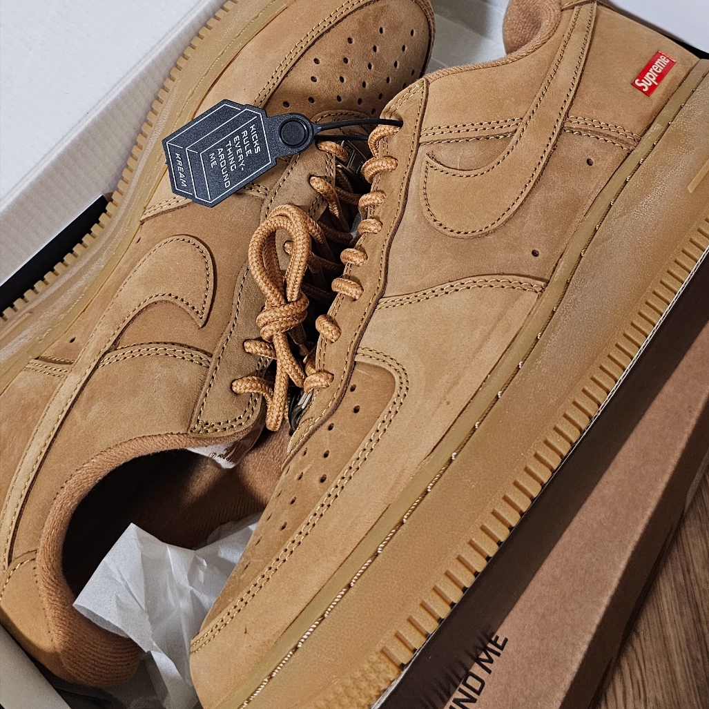 Nike x Supreme Air Force 1 Low Flax 착용 스타일
