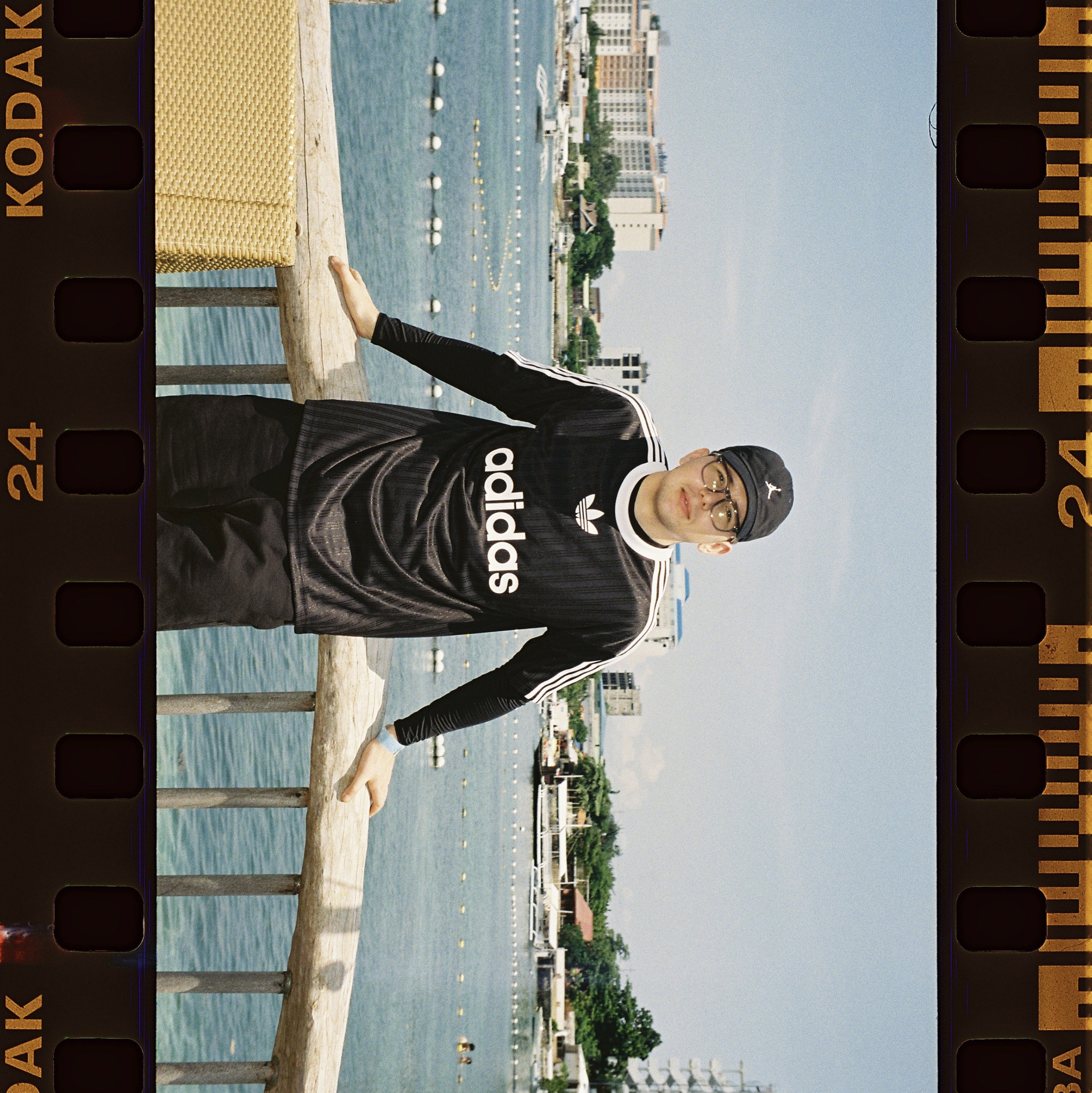 Adidas Adicolor T-Shirt Black White - KR Sizing 착용 스타일 - 1