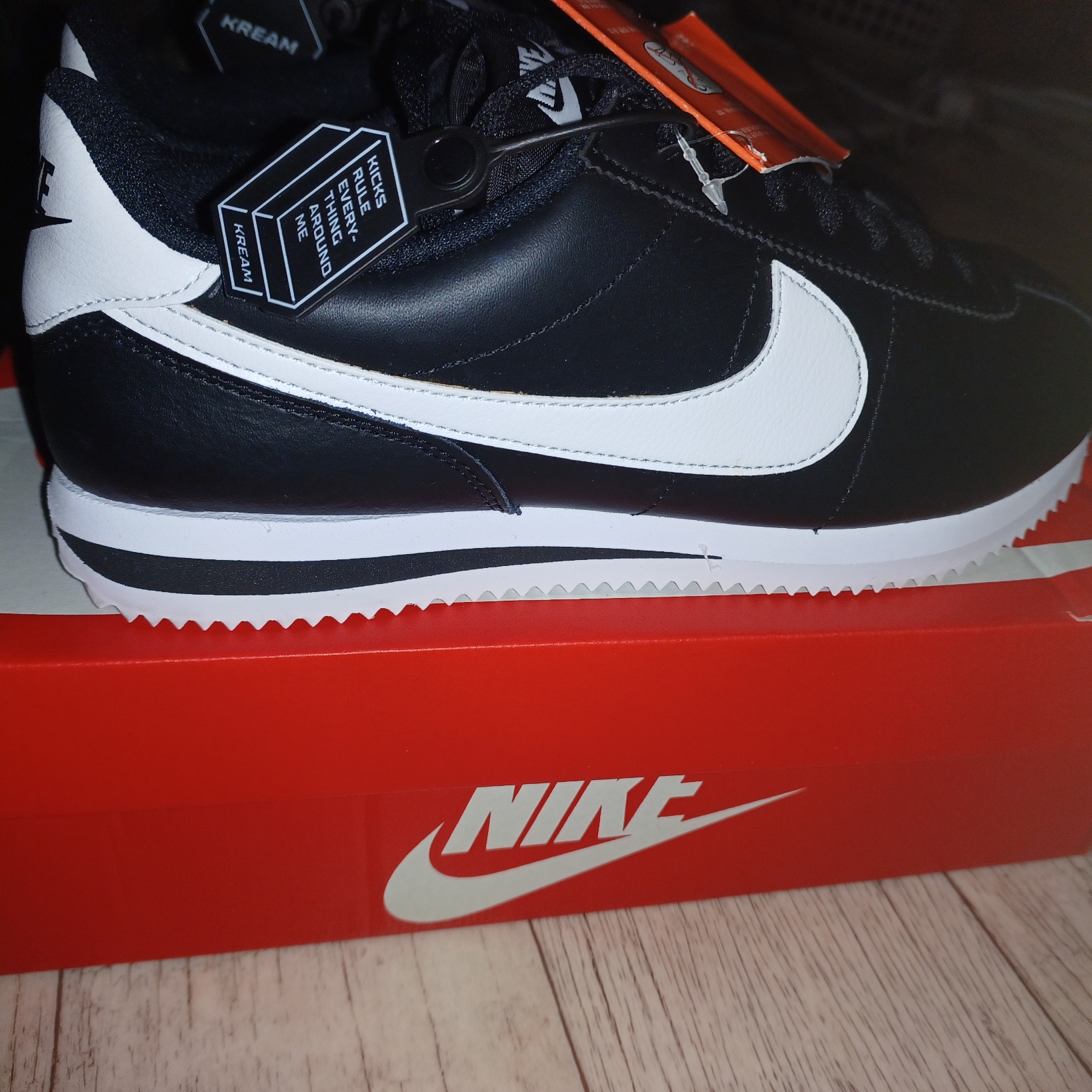 Nike Cortez Black White 착용 스타일 - 5