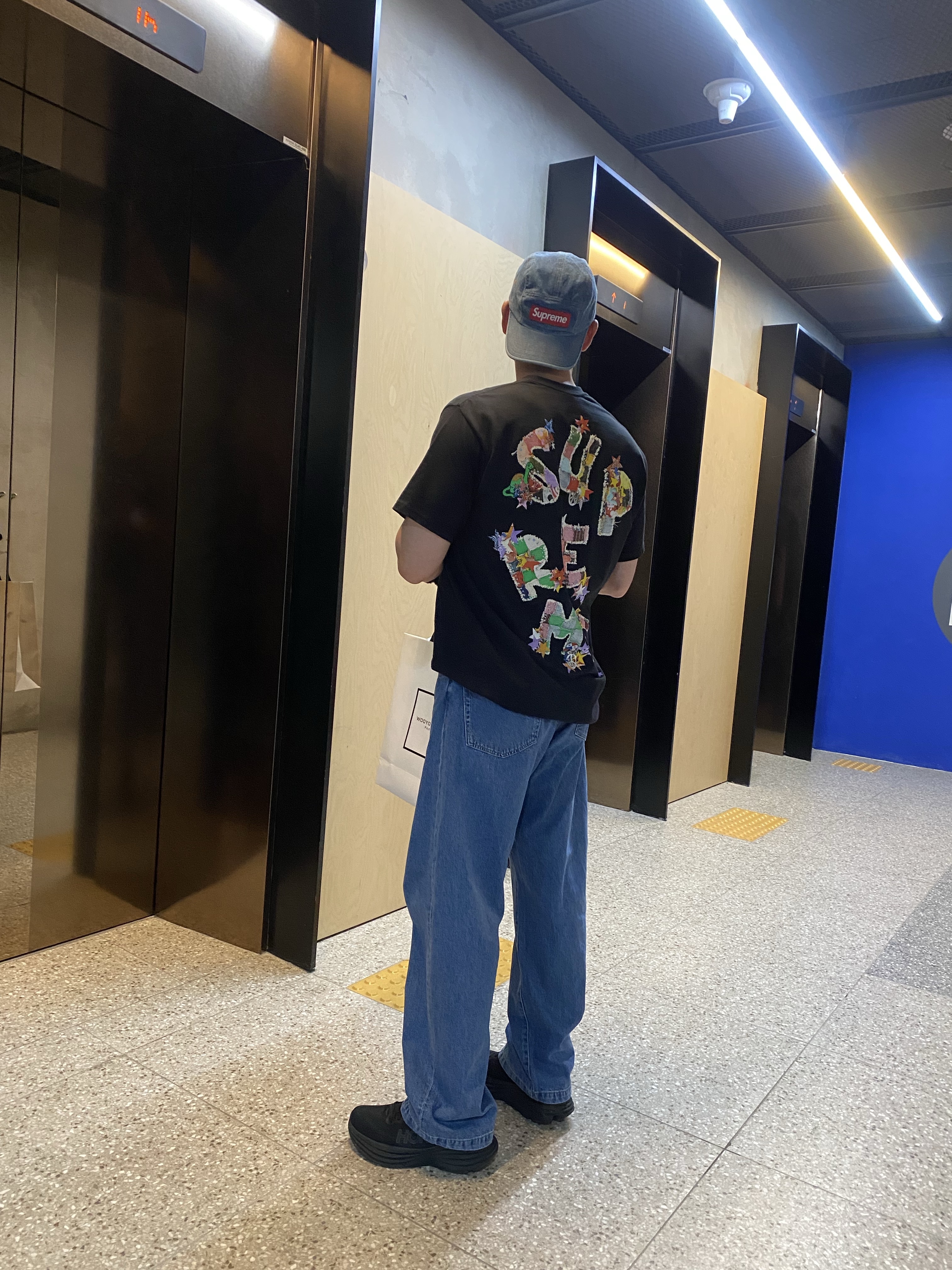 Wooyoungmi Cotton Back Logo T-Shirt Black - 24SS, Hoka Bondi 8 Black - Wide 착용 스타일 - 3