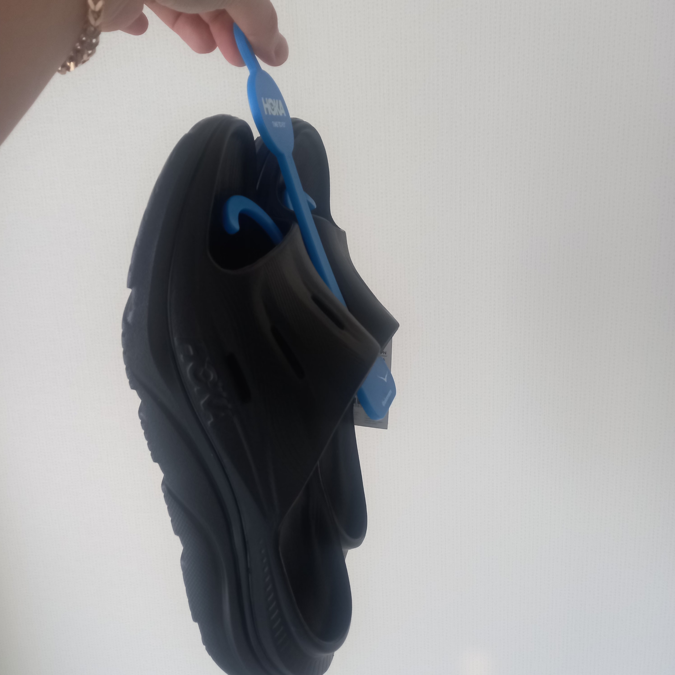 Hoka Ora Recovery Slide 3 Black, Nike x Stussy Shorts Black (FJ9167-010) 착용 스타일 - 4