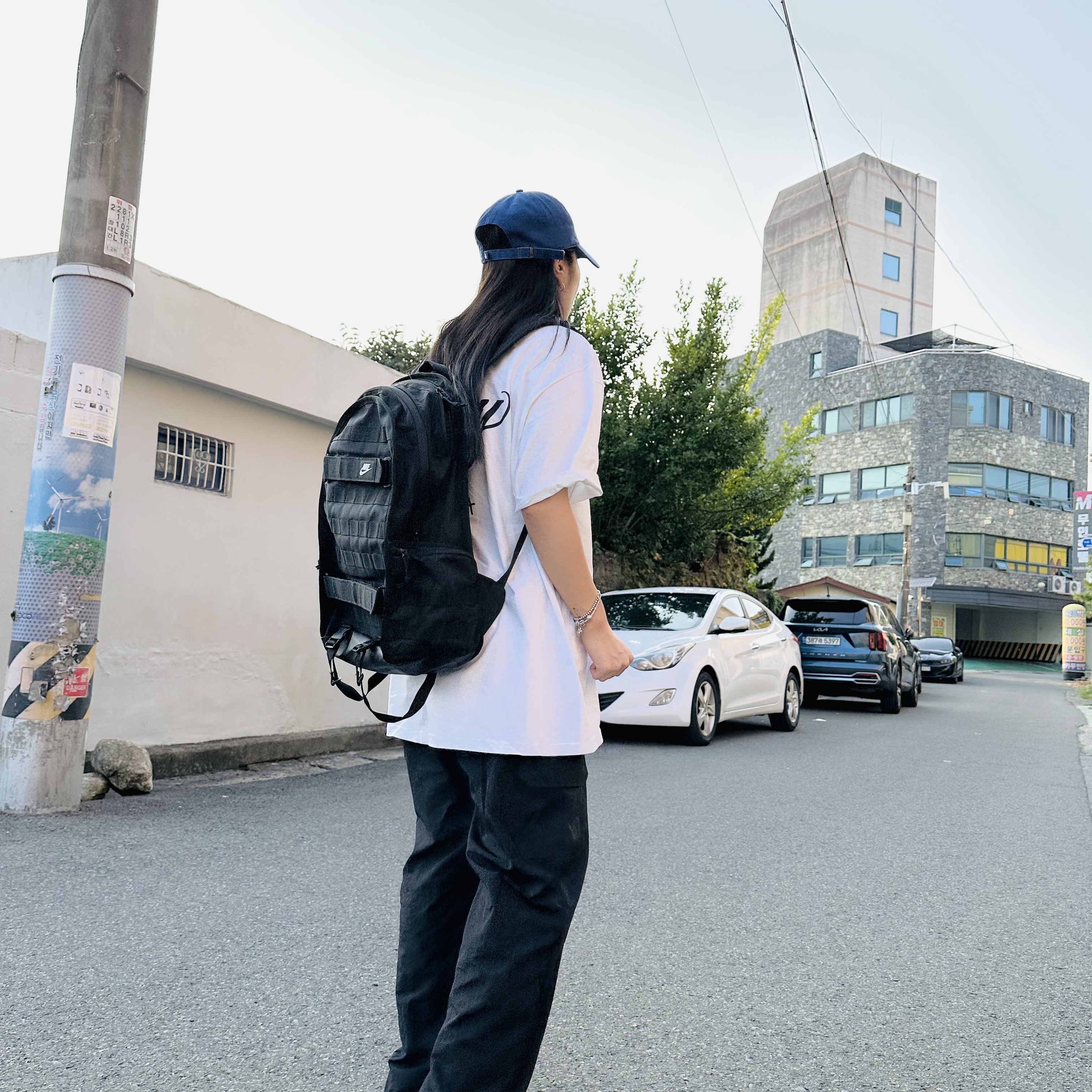 Nike NSW RPM Backpack 26L Black White, Stussy World Tour T-Shirt White 착용 스타일