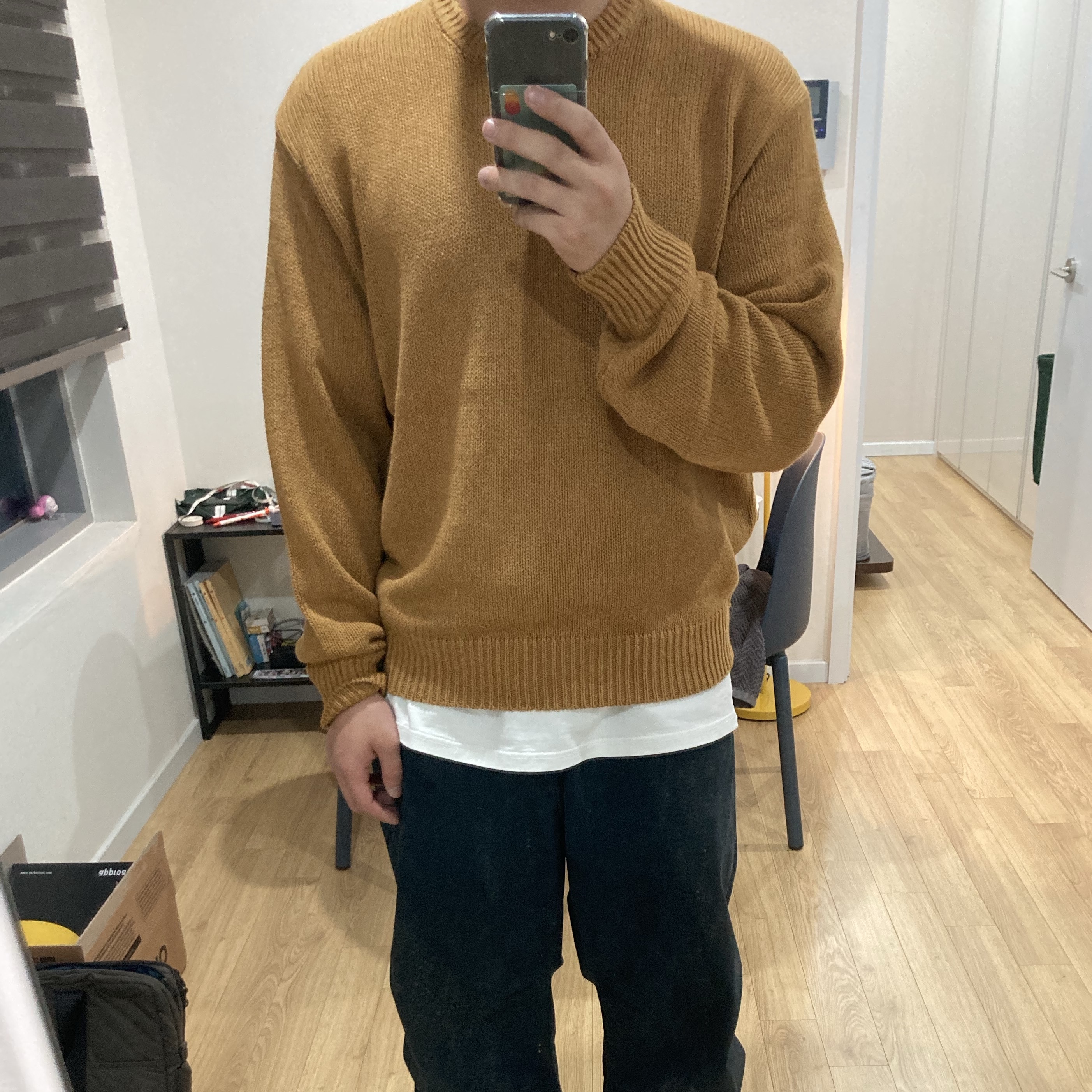 Stussy Surfman Icon Cotton Linen Crew Brown 착용 스타일 - 1