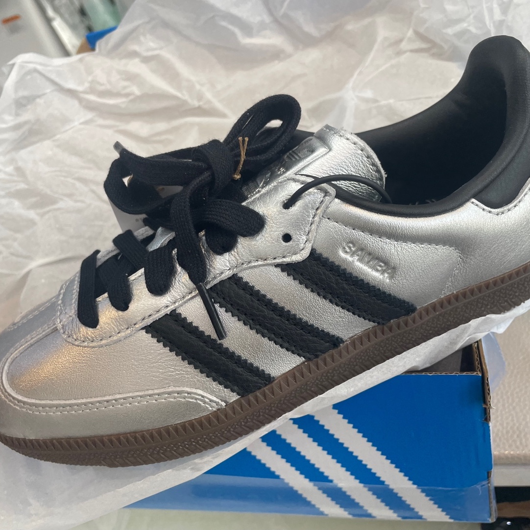 (W) Adidas Samba OG Silver Metalic Core Black Gum 착용 스타일