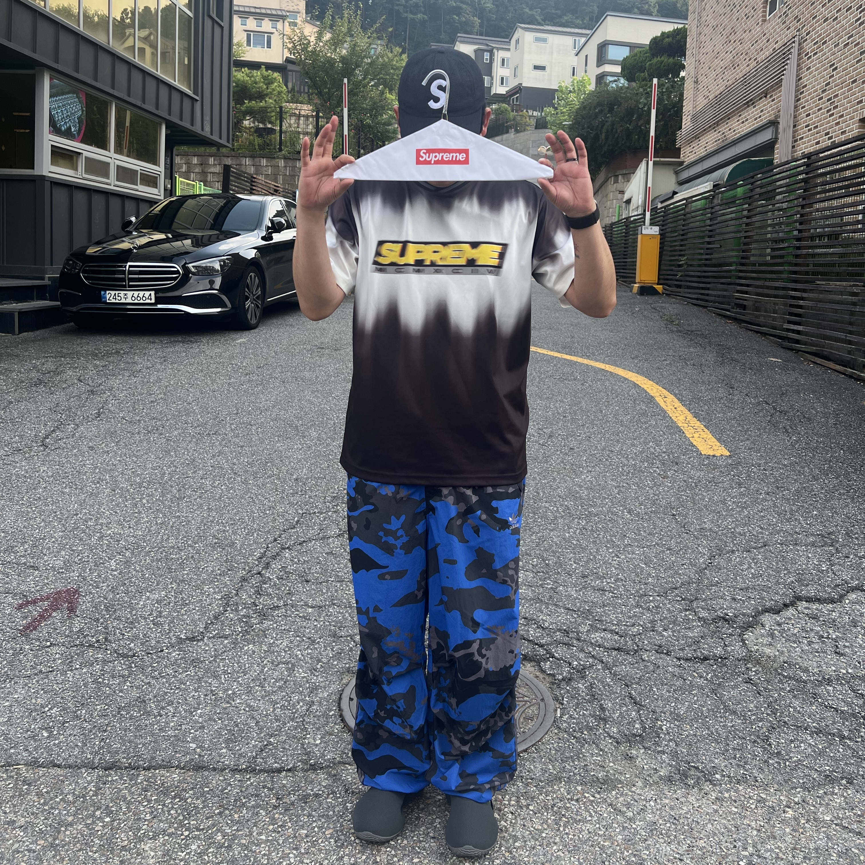Adidas Camo Parachute Pants Black Trace Grey - KR Sizing, Supreme Boucle Zip Up Shirt Blue - 24FW 착용 스타일 - 1