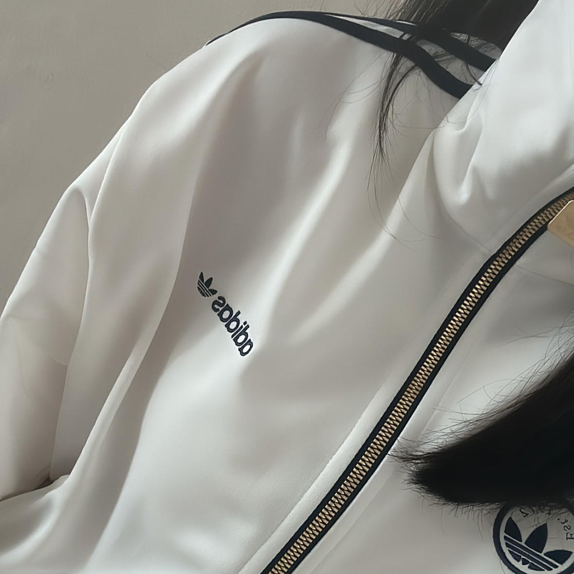 (W) Adidas Firebird Badge Track Top Cloud White - KR Sizing 착용 스타일