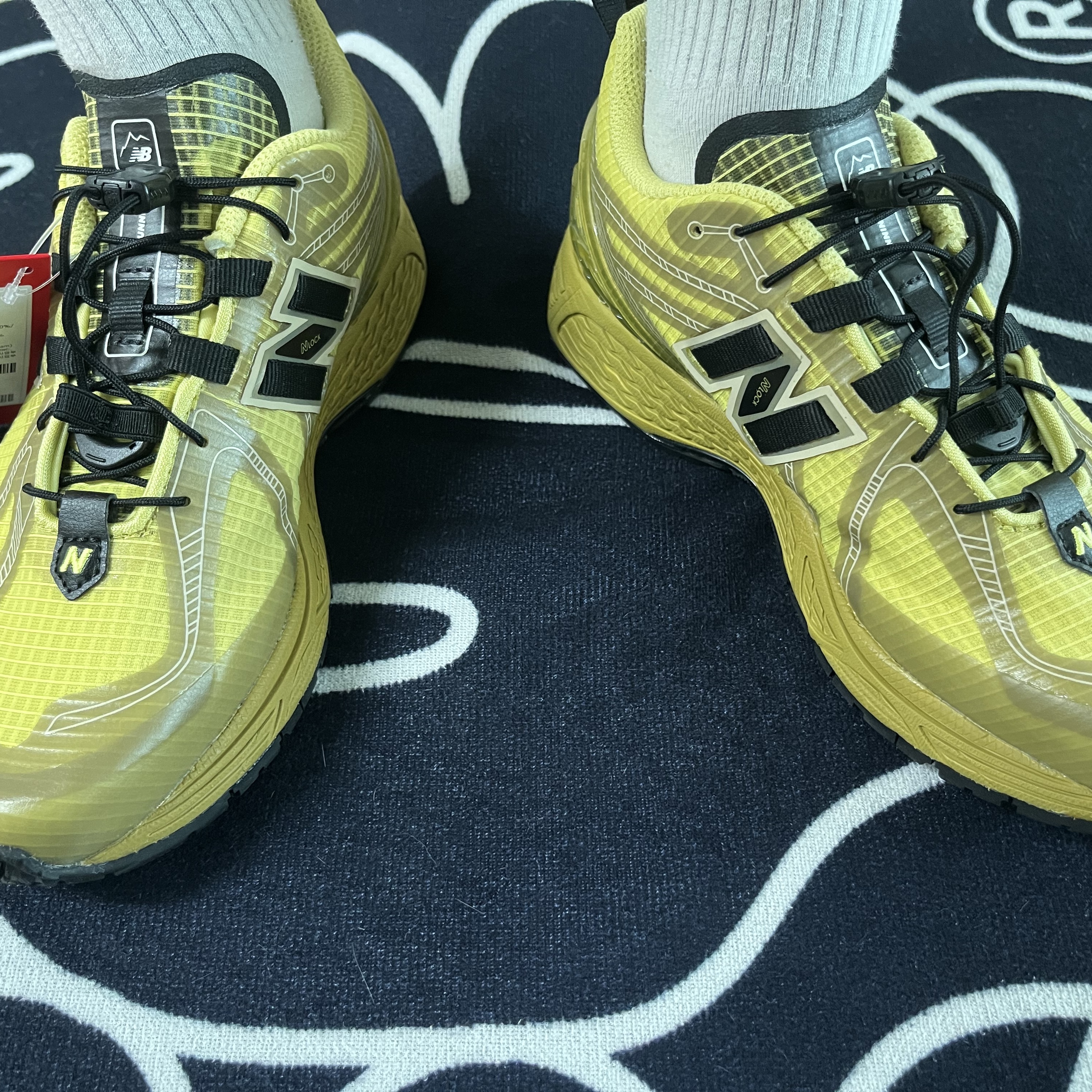 New Balance x Cayl 1906R Yellow 착용 스타일 - 1