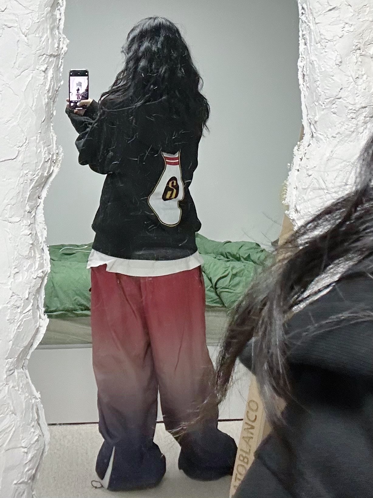 Stussy Kingpin Zip Hoodie Black 착용 스타일 - 3