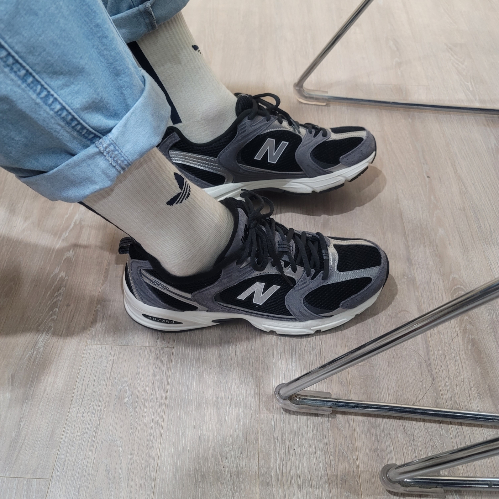 New Balance 530 Black 착용 스타일