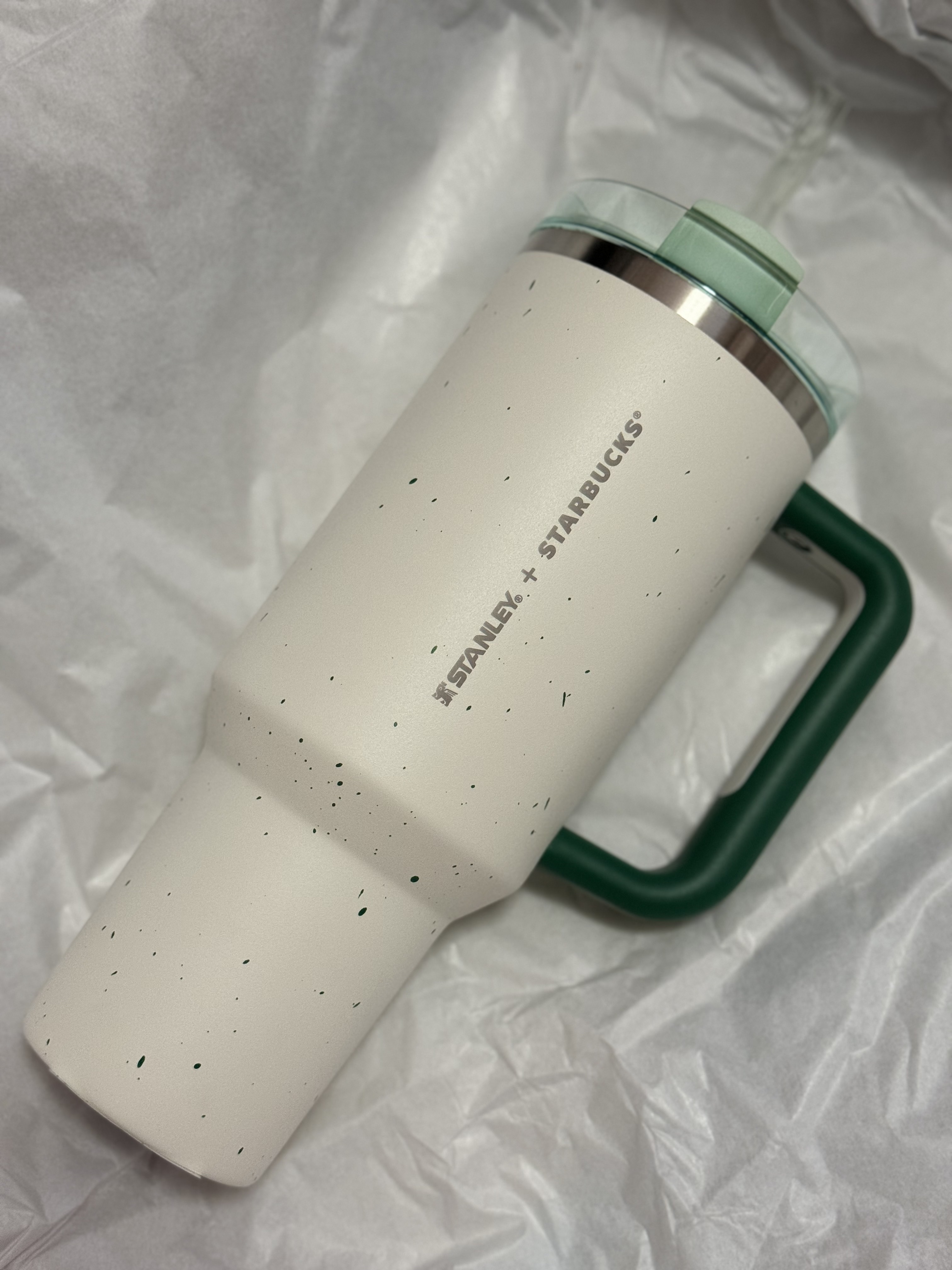Starbucks 24 SS Stanley Green Pebble Quencher Tumbler 1183ml 착용 스타일
