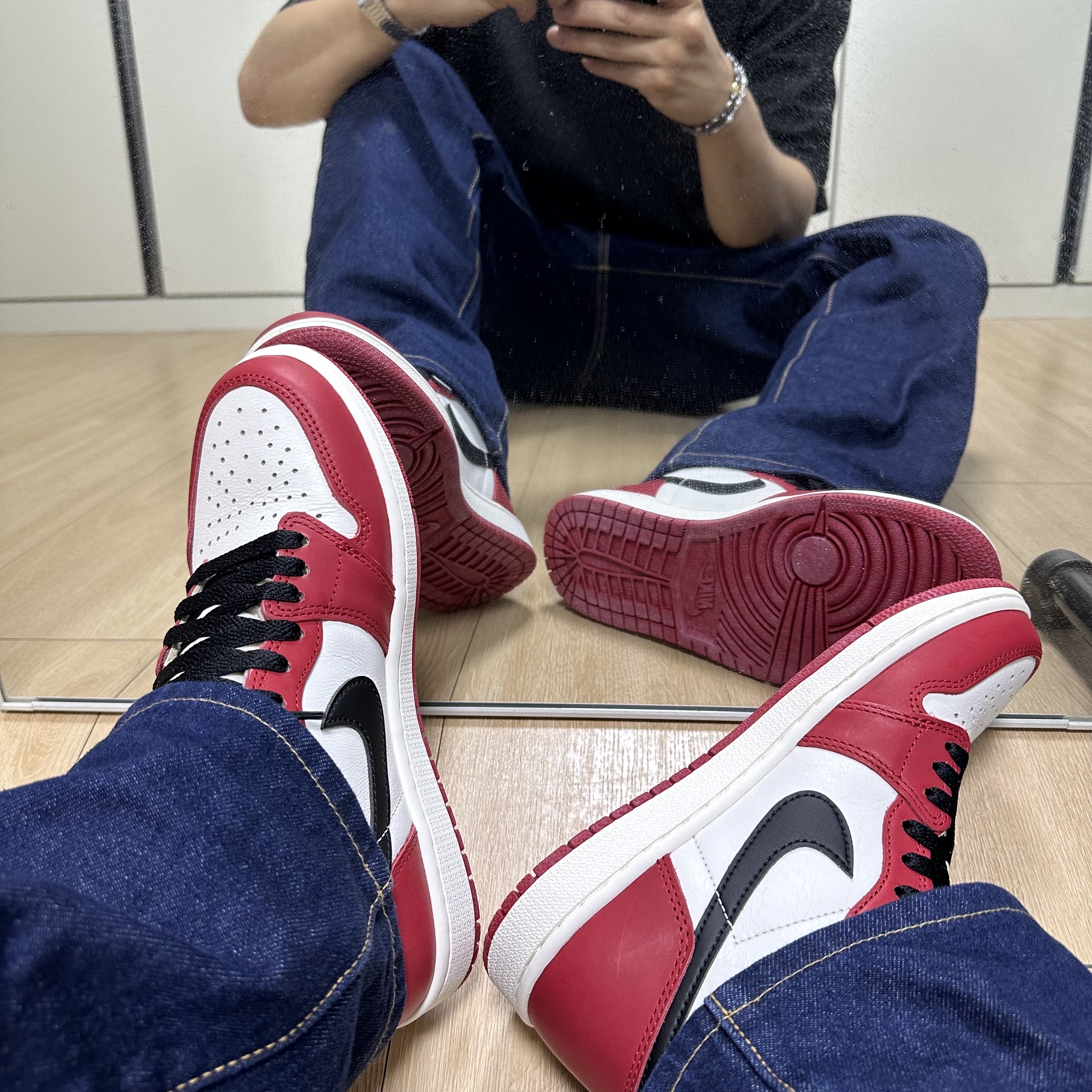 Jordan 1 Retro High OG Chicago 2022, Supreme Eyewear T-Shirt White - 23SS 착용 스타일 - 1
