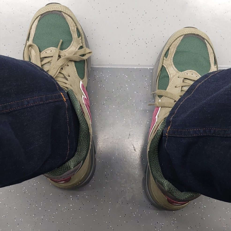New Balance 990v3 Made in USA Green Purple 착용 스타일 - 1