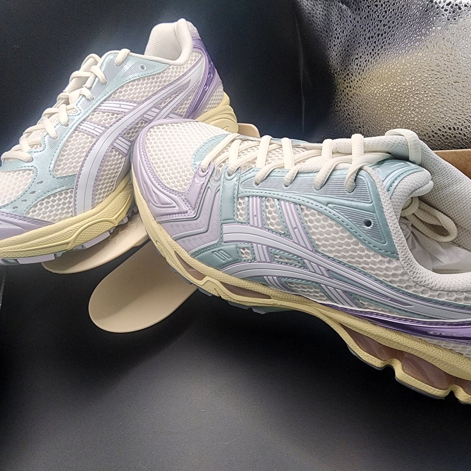 Asics Gel-Kayano 14 Cream Dusk Violet 착용 스타일 - 8