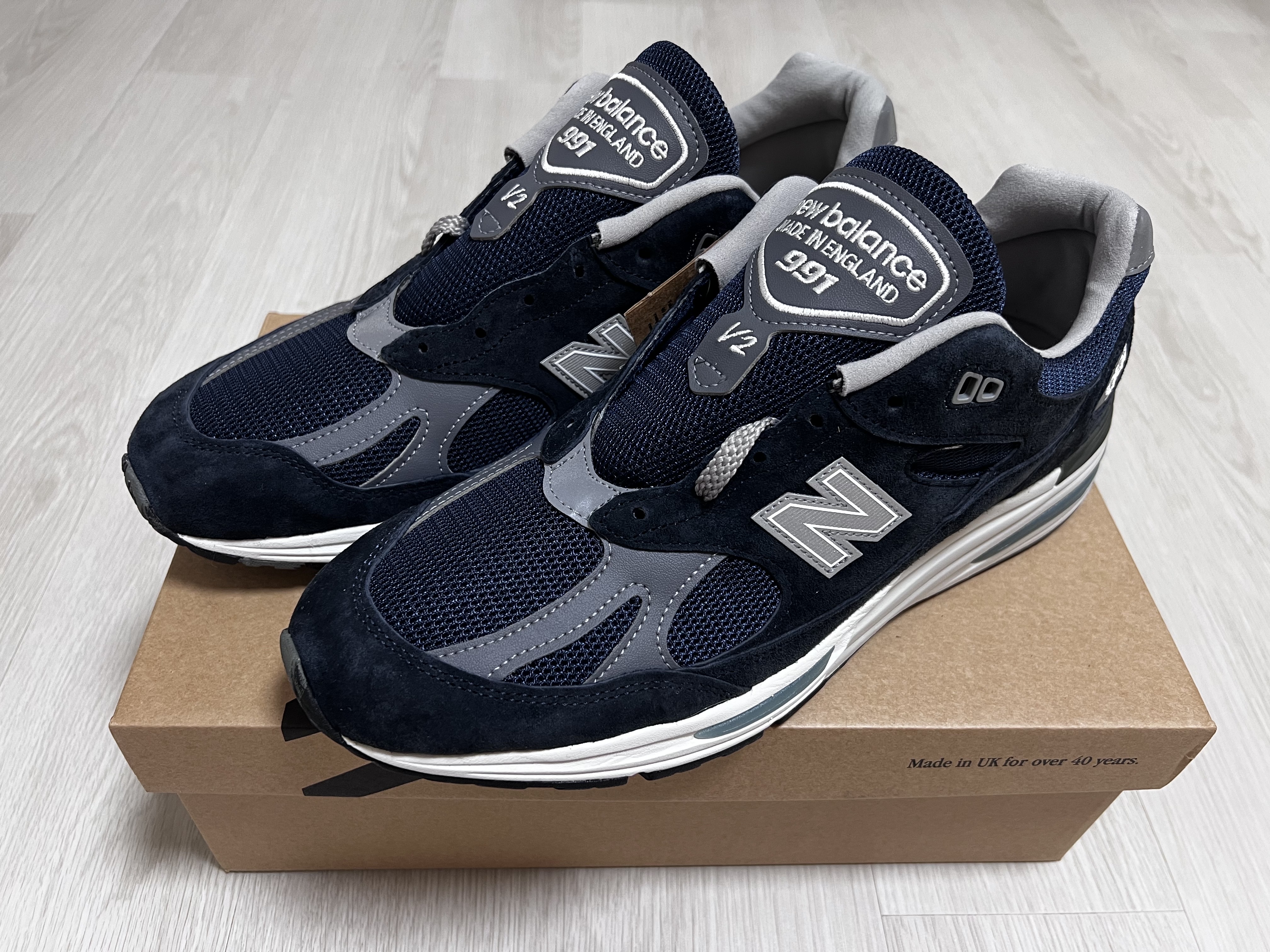 New Balance 991v2 Made in UK Dark Navy Smoked Pearl 착용 스타일