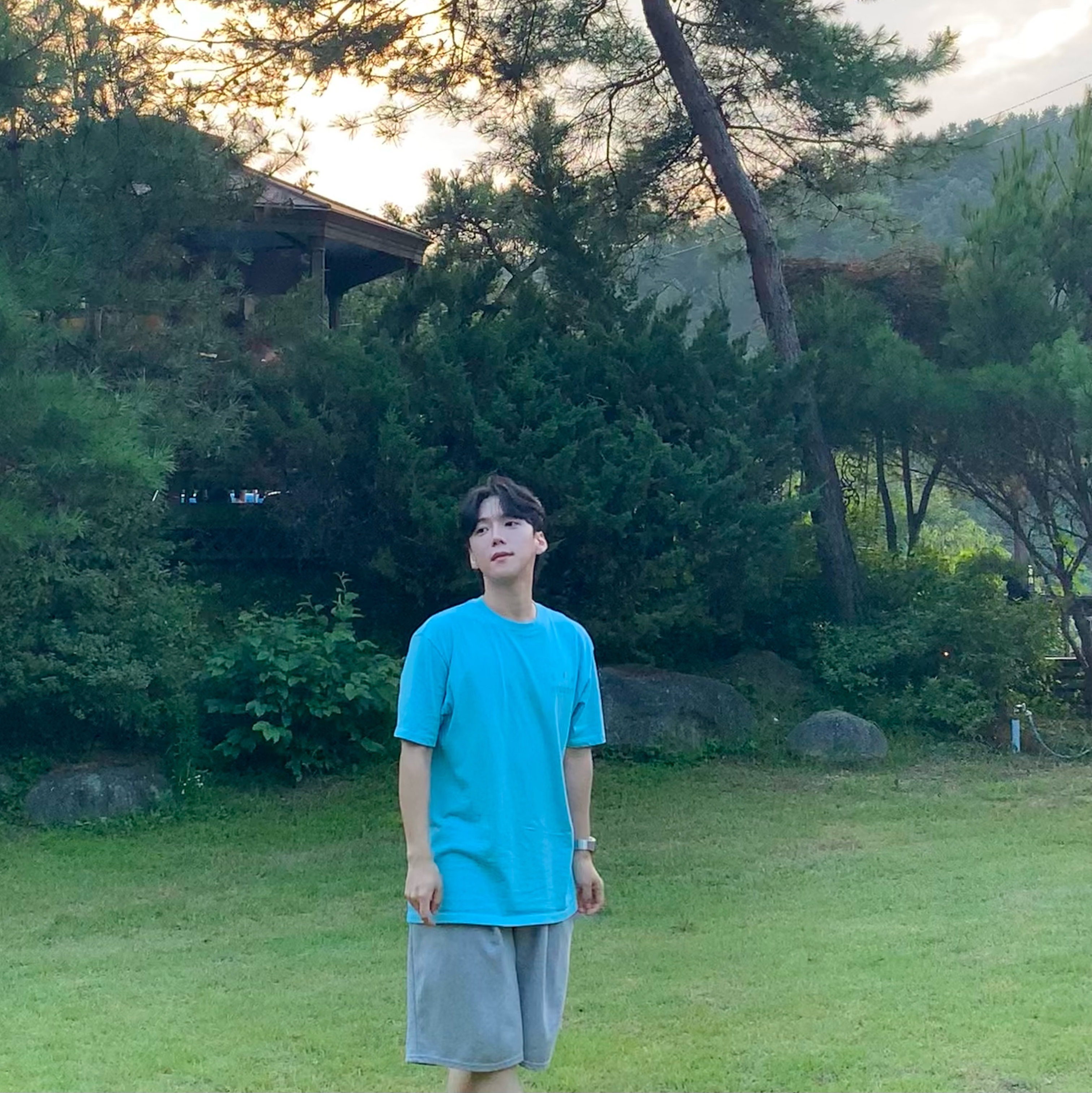 IAB Studio Pigment T-Shirt Cyan 착용 스타일 - 1