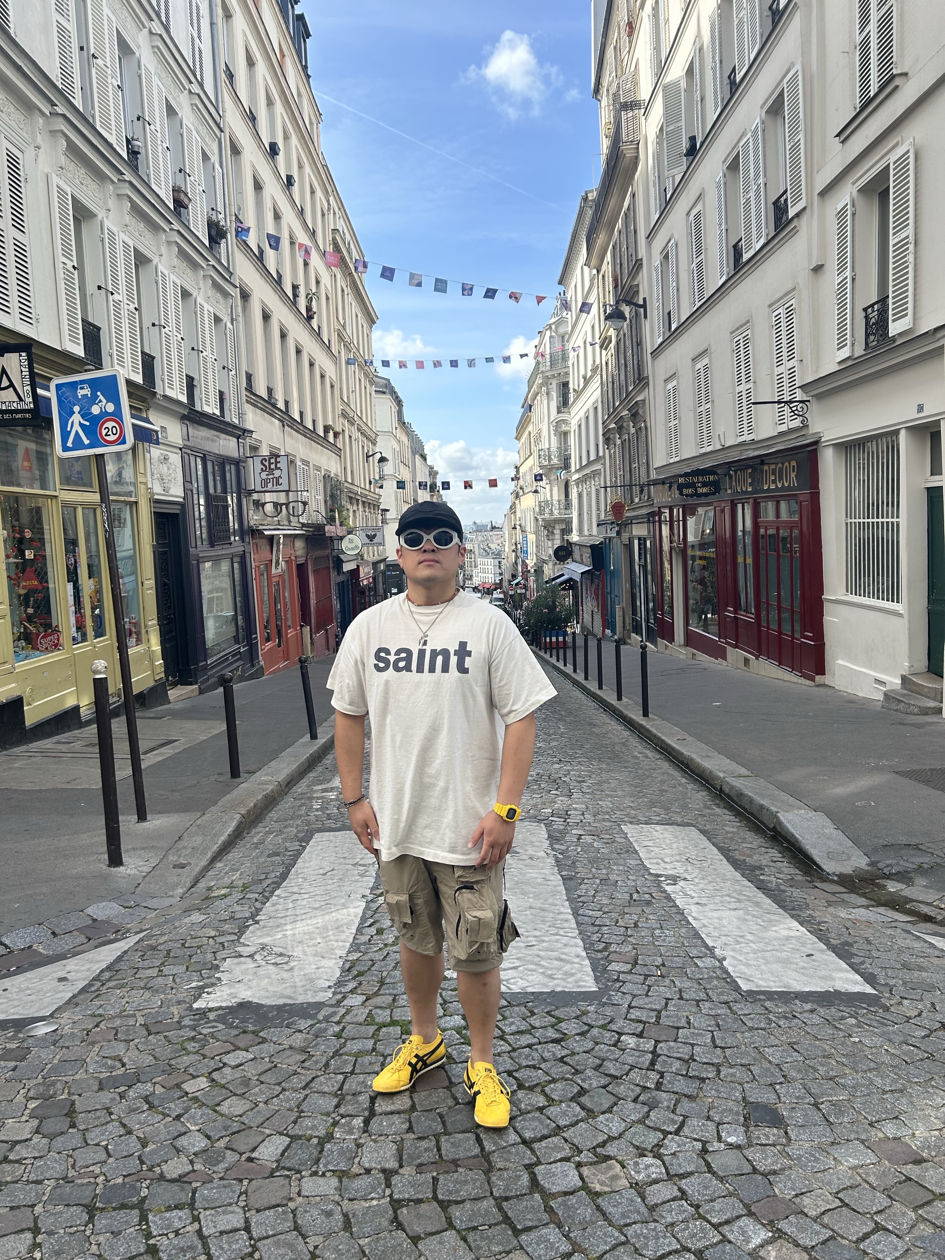 Supreme Hanes Boxer Briefs Heather Grey (2 Pack), Supreme Nomi Sunglasses White - 23SS 착용 스타일