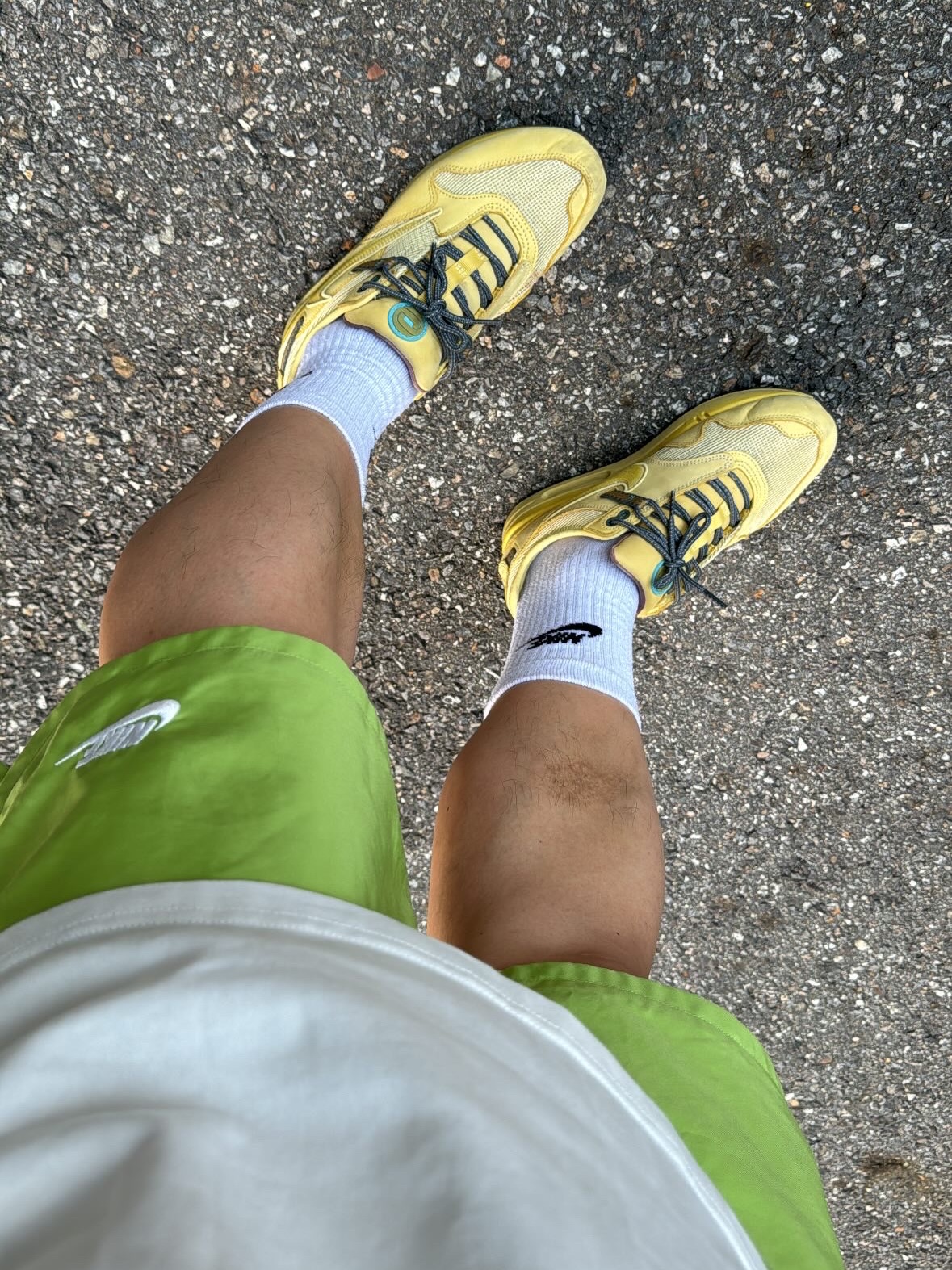 Nike NSW Woven Lined Flow Shorts Vivid Green - Asia, Nike x Travis Scott Air Max 1 Cact.us Gold 착용 스타일