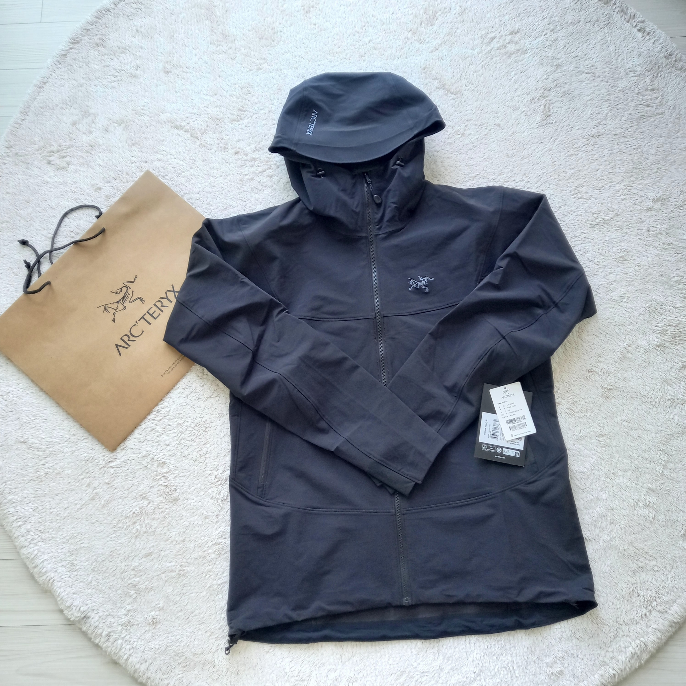 Arc'teryx Gamma LT Hoody Black 착용 스타일 - 3