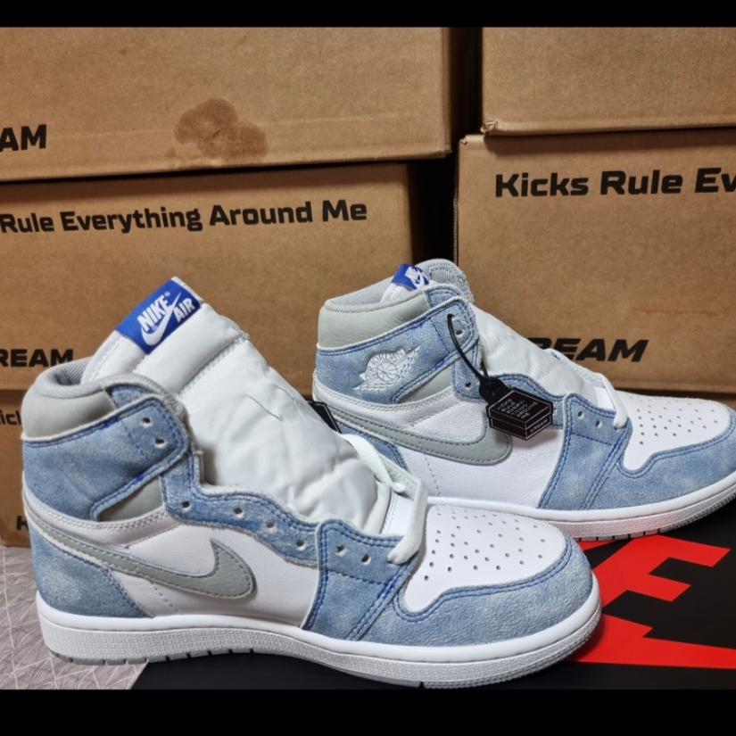 Jordan 1 Retro High OG Hyper Royal 착용 스타일